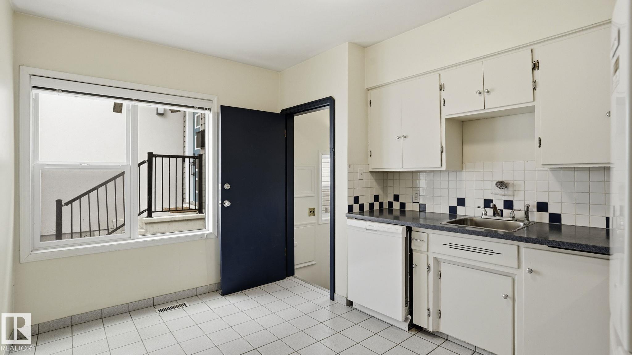 https://zimg.paragon.ice.com/ParagonImages/Property/PM/RAE/225400156/11/0/0/b2d54290f5d04f14595e3875827a4253/1/29b3c4325724798d50bca40d8235174d/225400156-3a61d1b4-0f72-4e3b-823d-d95f1ecf162f.JPG