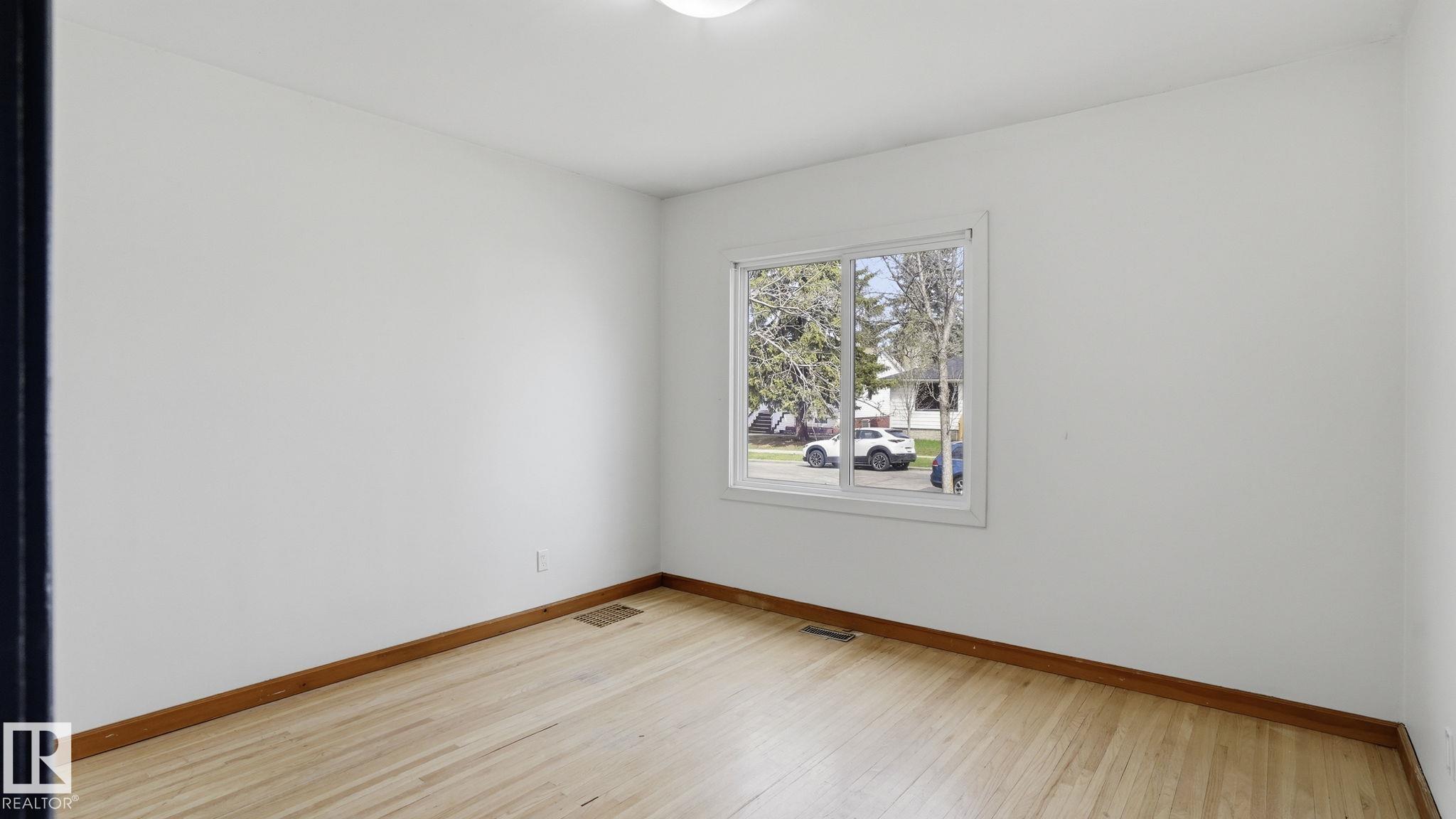 https://zimg.paragon.ice.com/ParagonImages/Property/PM/RAE/225400156/15/0/0/44bbe234d7e3330d7d52f744ddf58fad/1/29b3c4325724798d50bca40d8235174d/225400156-604fa082-da56-4a1f-afcd-4cdedef9d042.JPG
