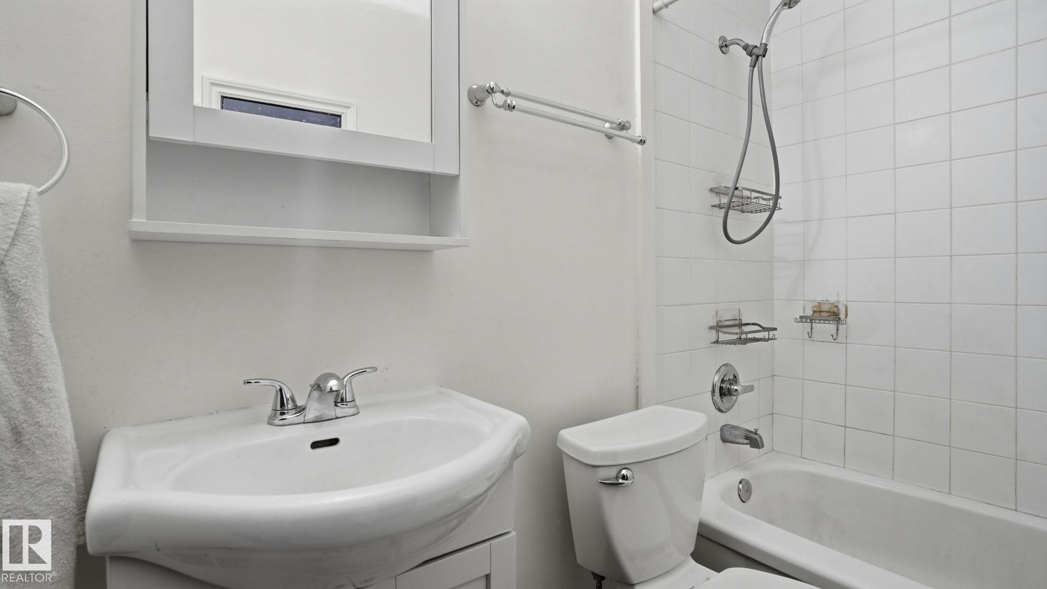 https://zimg.paragon.ice.com/ParagonImages/Property/PM/RAE/225400156/17/0/0/1095647bbab1d219f70cd78d2824e1d7/1/29b3c4325724798d50bca40d8235174d/225400156-5a35eeaa-897b-448a-8ea2-48f352f19813.JPG
