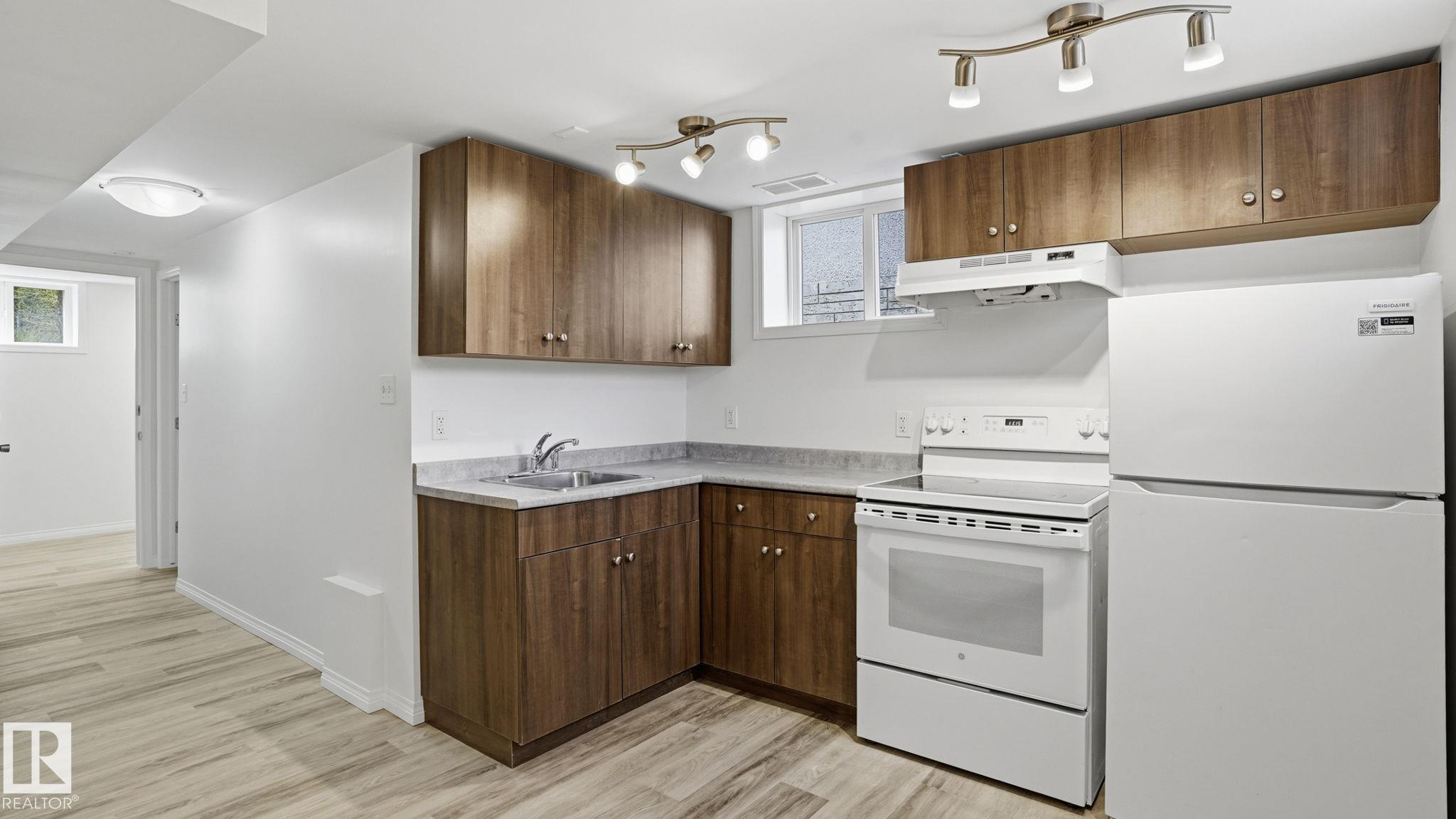 https://zimg.paragon.ice.com/ParagonImages/Property/PM/RAE/225400156/23/0/0/30c8d481febd9383802bb02adba8e8e6/1/29b3c4325724798d50bca40d8235174d/225400156-654ecf8e-2879-4acd-b561-4ae07536bf5f.JPG