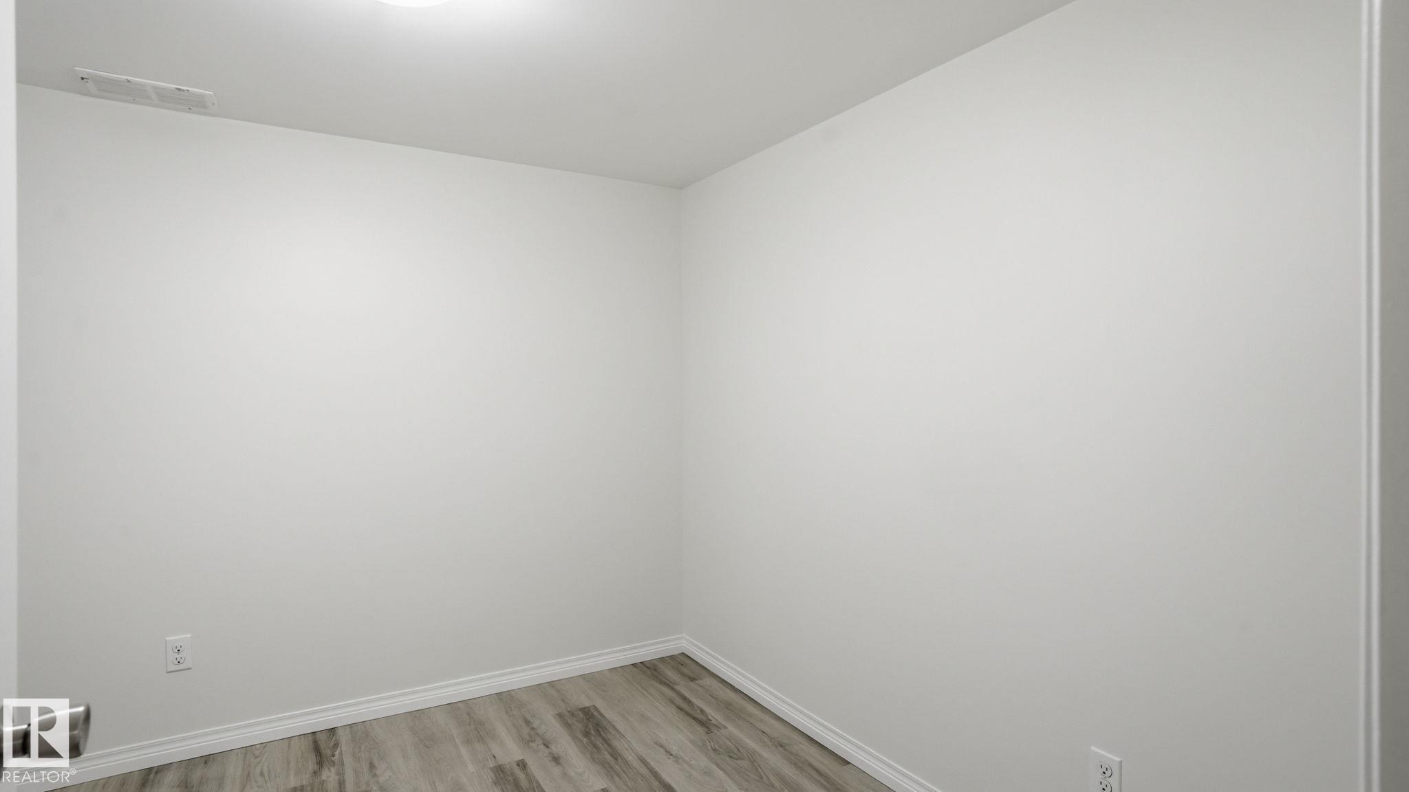 https://zimg.paragon.ice.com/ParagonImages/Property/PM/RAE/225400156/26/0/0/833d69f71dd2971ae9185929820a9ea0/1/29b3c4325724798d50bca40d8235174d/225400156-9659b7bb-0cbe-4bad-9db9-967cd9527789.JPG