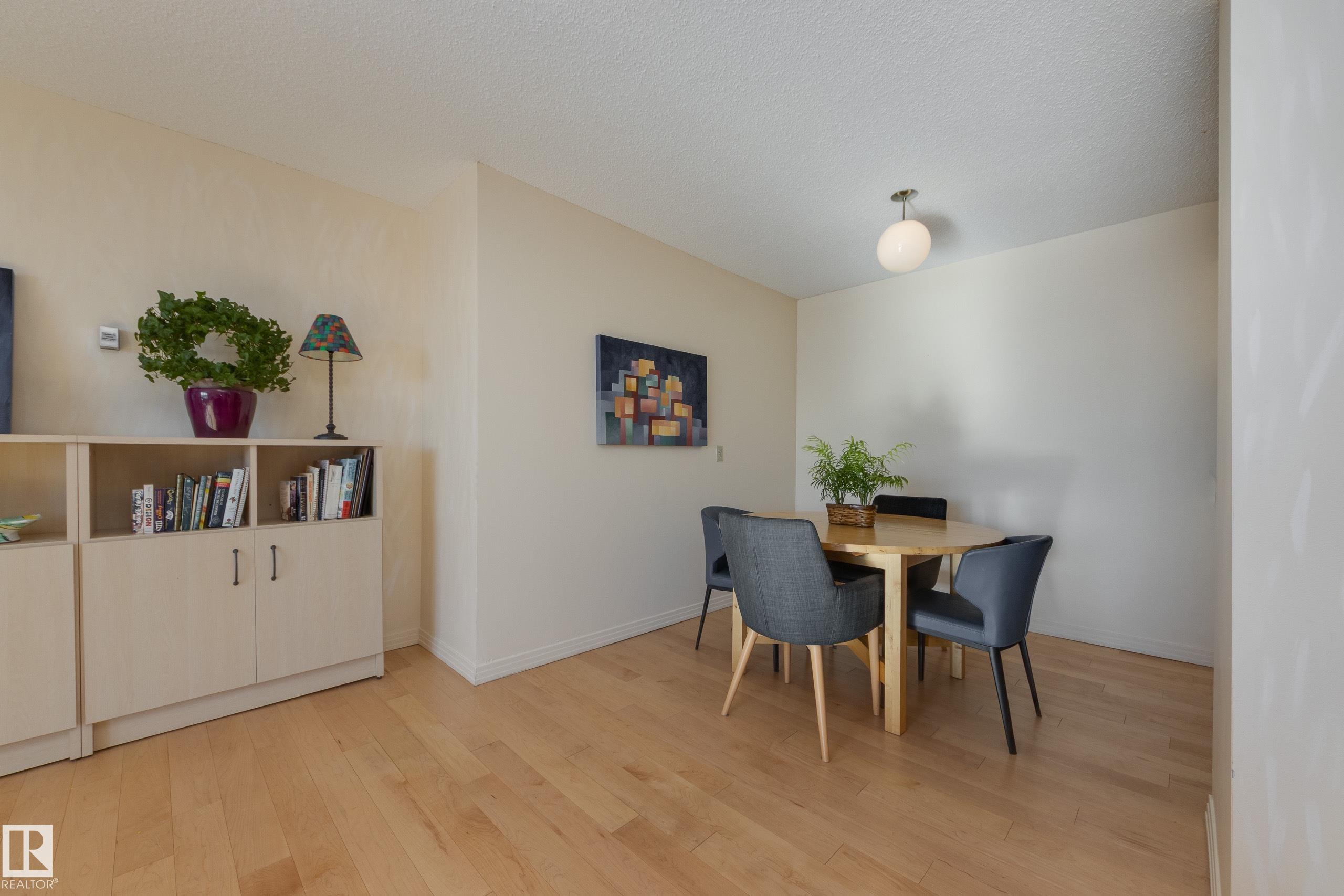 https://zimg.paragon.ice.com/ParagonImages/Property/PM/RAE/225400158/13/0/0/f57006b10174507943a23688bcfa69c7/1/285f0b56131d91f7cdd30b4fe2d307d6/225400158-FCC0DDA7-C1C0-4F58-BCAB-51972E30F185.JPG