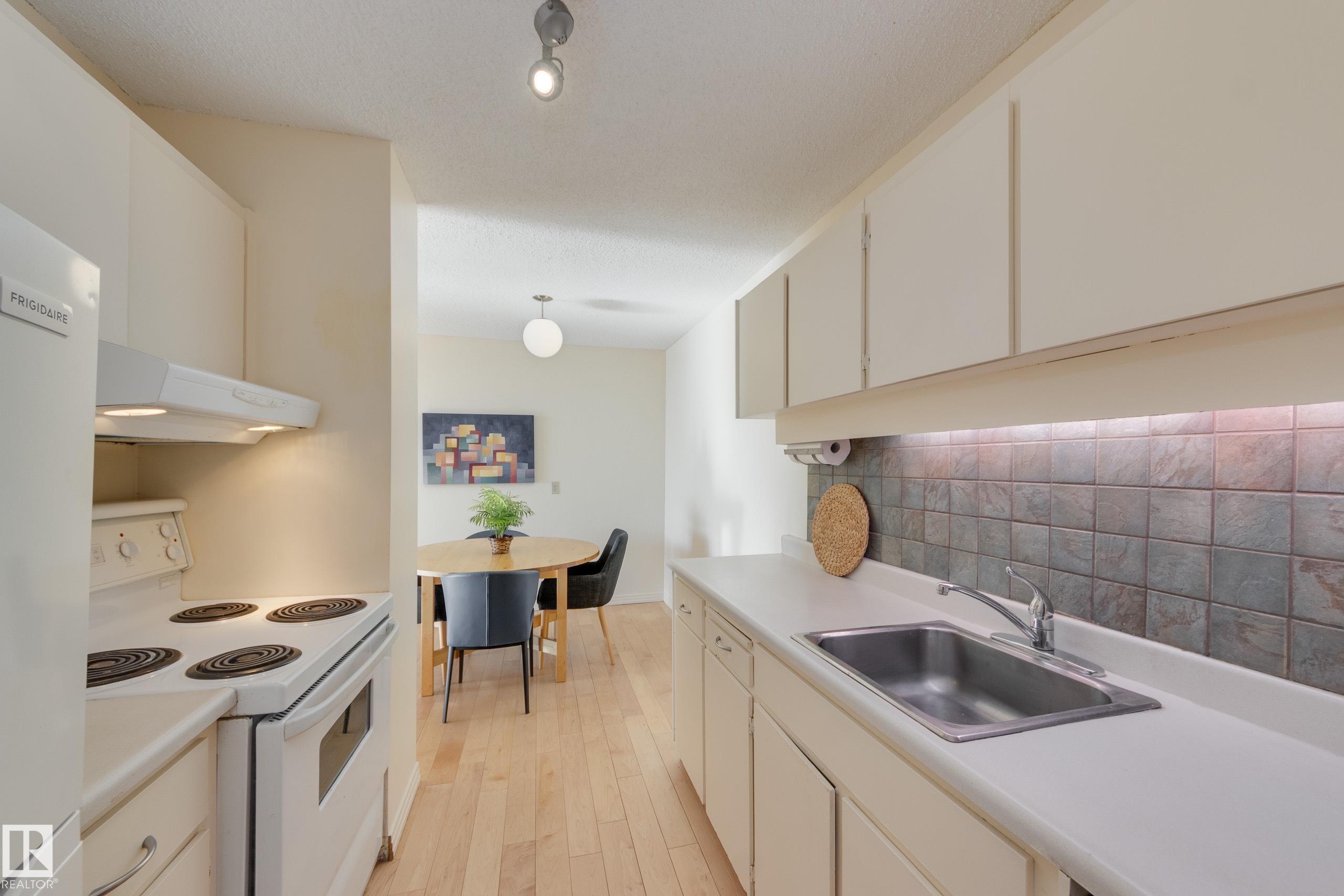 https://zimg.paragon.ice.com/ParagonImages/Property/PM/RAE/225400158/17/0/0/0bd18d4c729b1d0a74f90356dd0e0ecb/1/285f0b56131d91f7cdd30b4fe2d307d6/225400158-EB16BB4C-8949-4D36-BD8F-FCF5760E3AFA.JPG