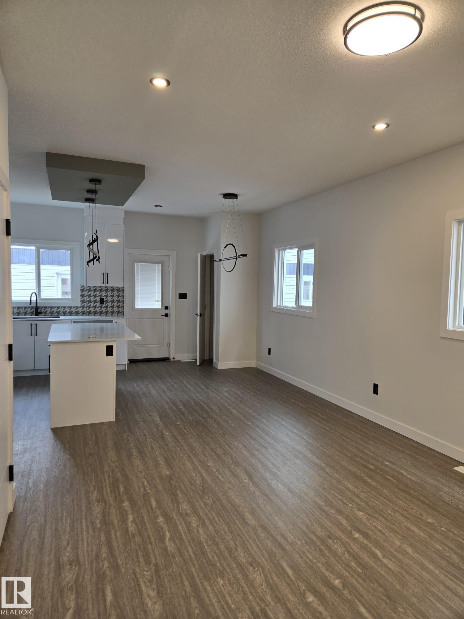 https://zimg.paragon.ice.com/ParagonImages/Property/PM/RAE/225400168/2/0/0/d1d5fd9d1001a409aaf40c2015f66488/1/801a037365e76cf1a5e2ce00e066c7b4/225400168-92130f4d-4540-46cc-8ac1-8eb7476b54e4.JPG