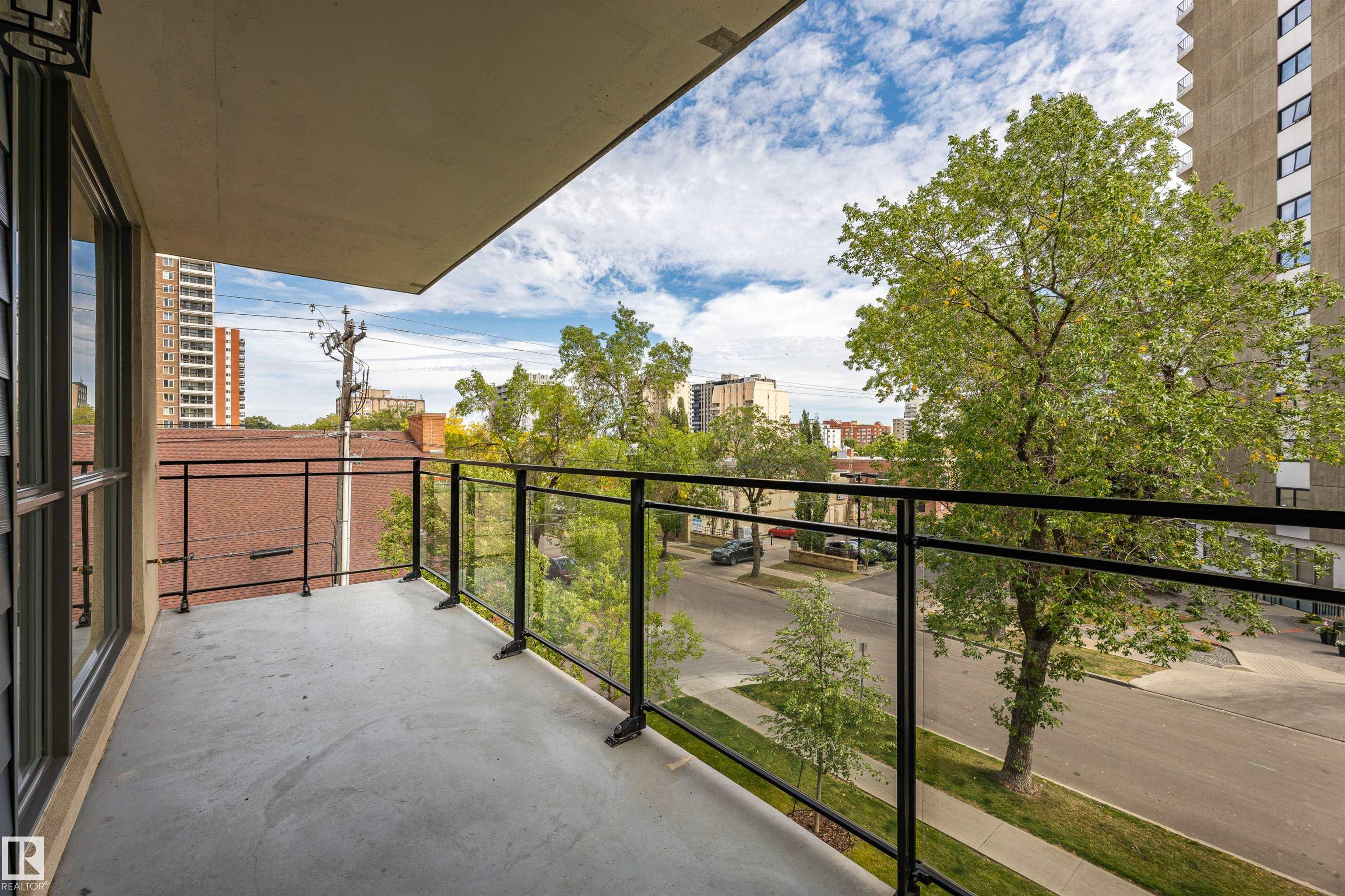 https://zimg.paragon.ice.com/ParagonImages/Property/PM/RAE/225400184/10/0/0/c5f202a8bfb5205e6081c3bcf6256e58/1/49069280ef8cdb7c11e846d865365494/225400184-29812171-3832-42bf-836a-00c991e75678.JPG