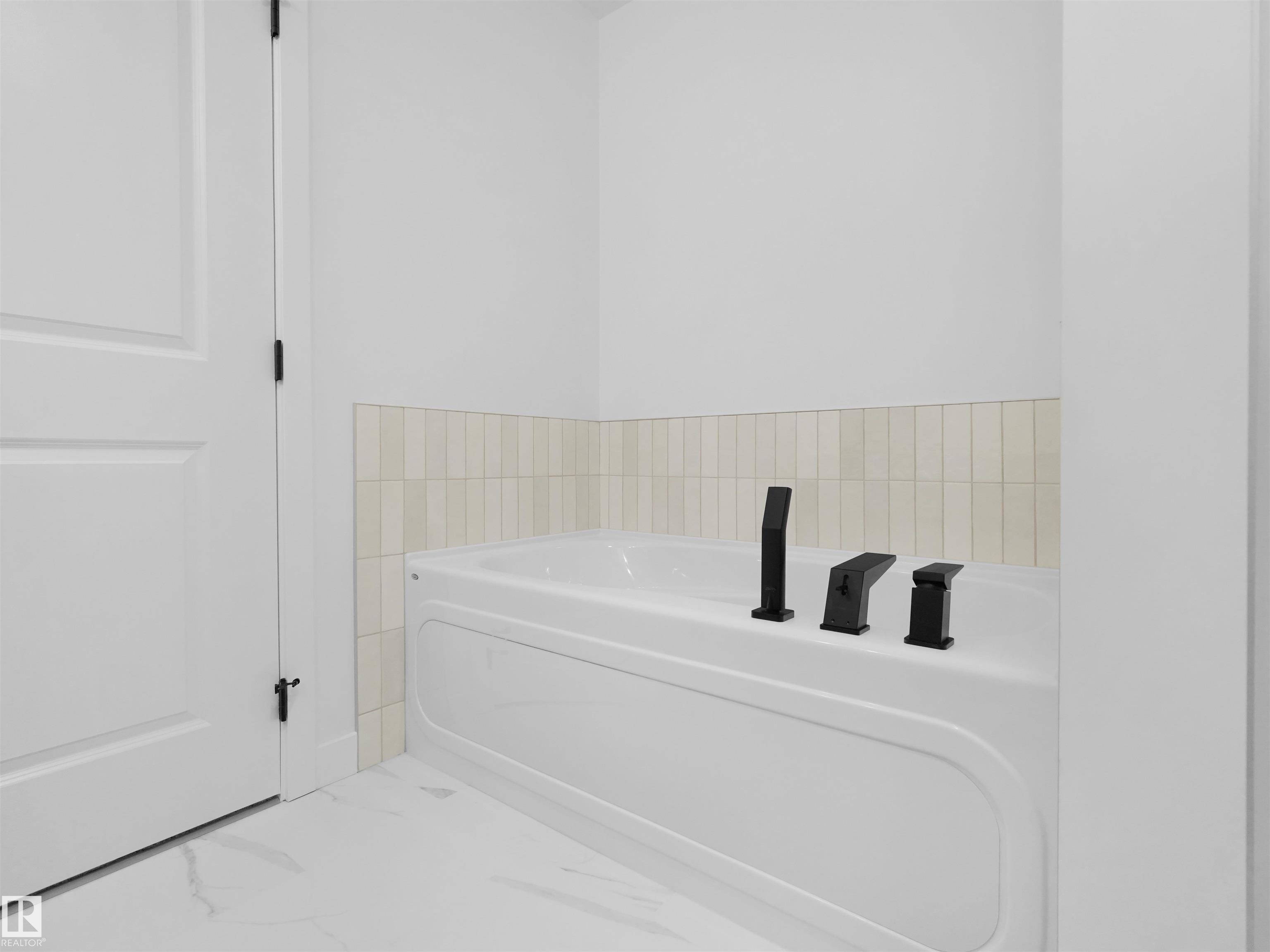 https://zimg.paragon.ice.com/ParagonImages/Property/PM/RAE/225400189/35/0/0/b069ebca61ef670d9e60de0a651739bf/1/d226929391dc6b50d6b663c075e6c247/225400189-e993dbfd-82ff-472f-9c1e-d423fab84f0c.JPG