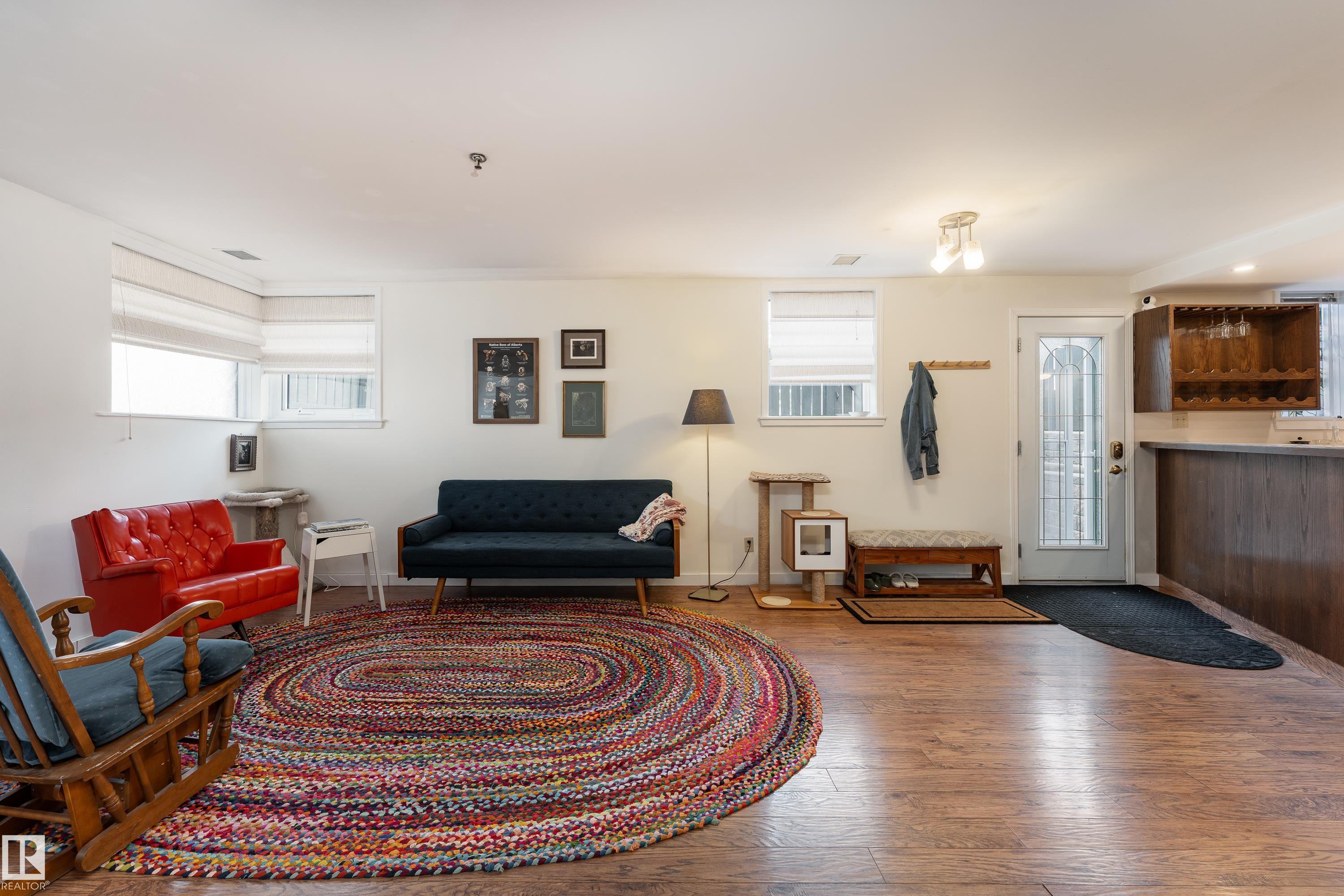 https://zimg.paragon.ice.com/ParagonImages/Property/PM/RAE/225400195/11/0/0/29f288da010937b0256d7ab367eca988/1/6cde0c7ff586a3f1a738d2863257bef1/225400195-289277ca-d2bd-4156-acb2-b4e97e773982.JPG