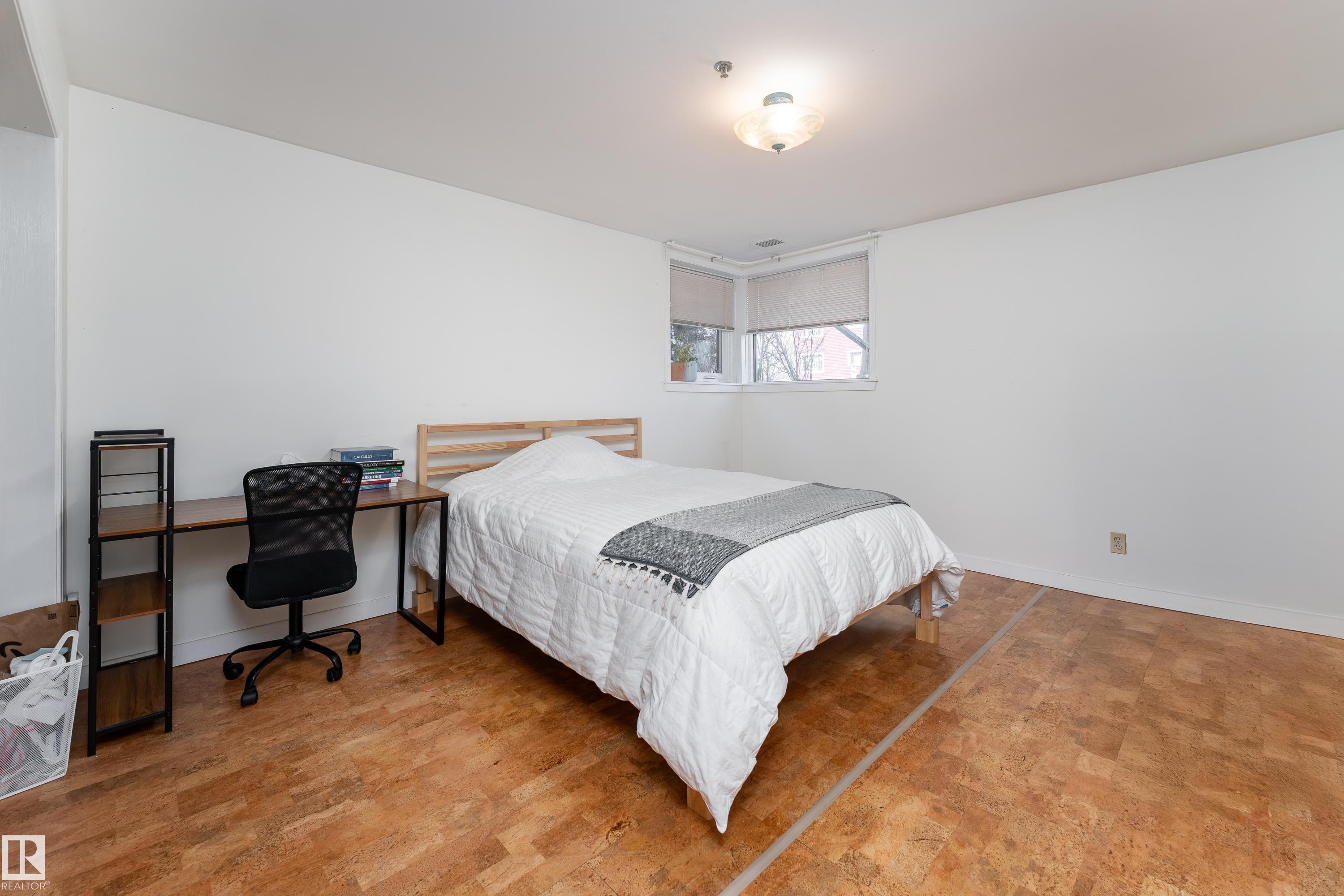 https://zimg.paragon.ice.com/ParagonImages/Property/PM/RAE/225400195/15/0/0/70482061fdb322be782c1b9cf6dbfbb6/1/6cde0c7ff586a3f1a738d2863257bef1/225400195-c430ba9d-5b19-4a20-b344-0d79068023ec.JPG