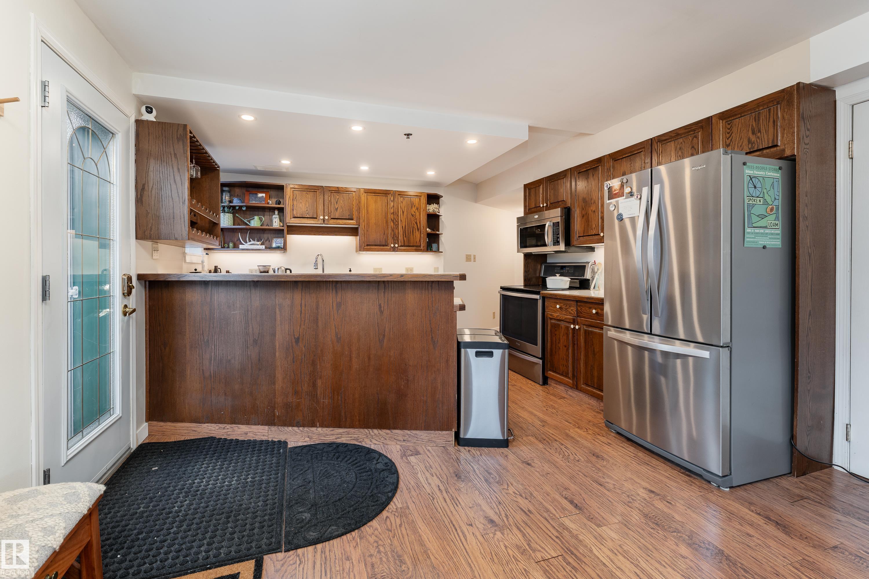 https://zimg.paragon.ice.com/ParagonImages/Property/PM/RAE/225400195/2/0/0/cc9691c22ea654800ca24a5889e9b361/1/6cde0c7ff586a3f1a738d2863257bef1/225400195-20ffd83b-d72f-4fc9-9a4c-b92f76184c4e.JPG