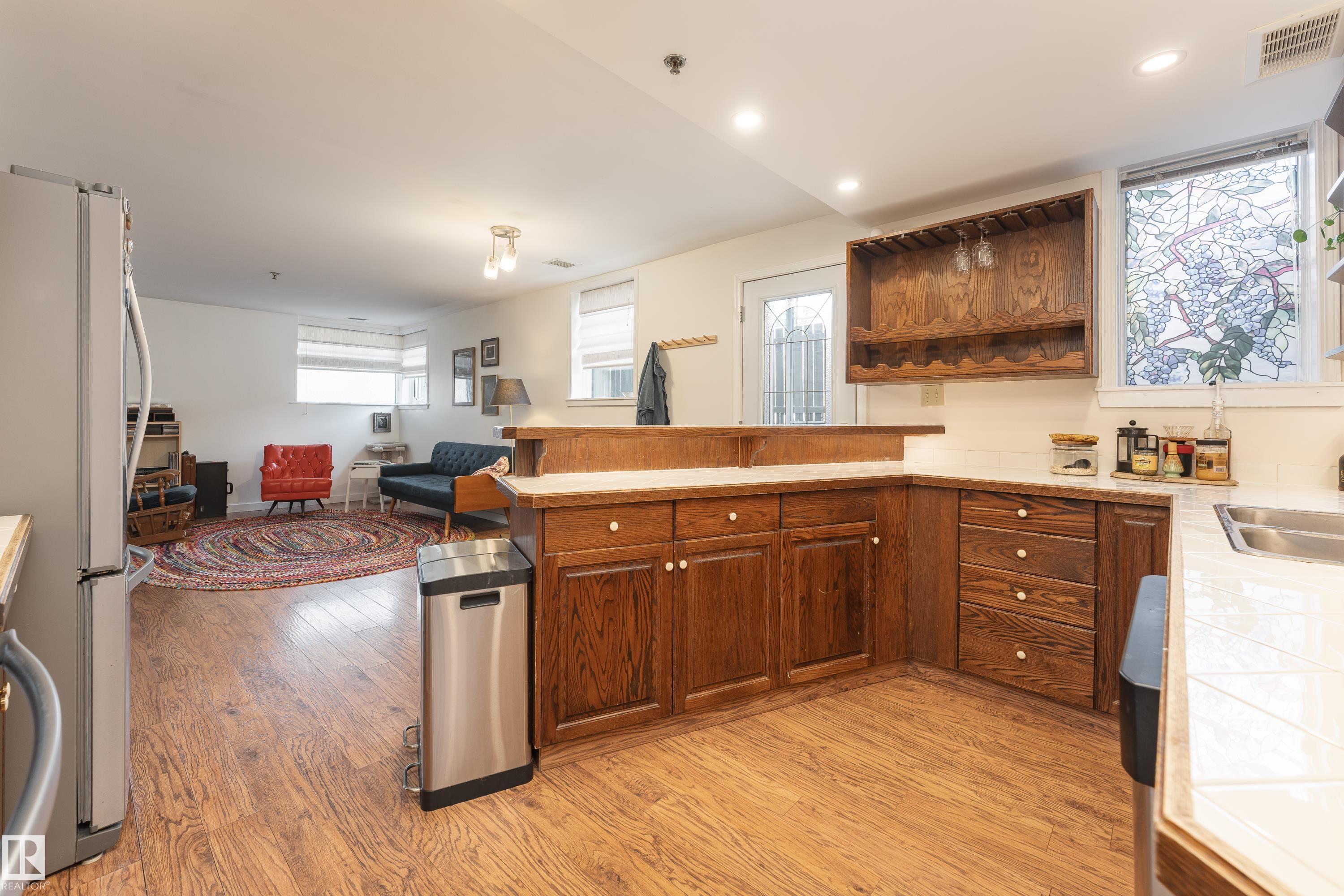 https://zimg.paragon.ice.com/ParagonImages/Property/PM/RAE/225400195/6/0/0/d004358013327dbc0bce010b59a85cb1/1/6cde0c7ff586a3f1a738d2863257bef1/225400195-45fd00f6-4dfb-49a9-bcc6-b85206fb22a3.JPG