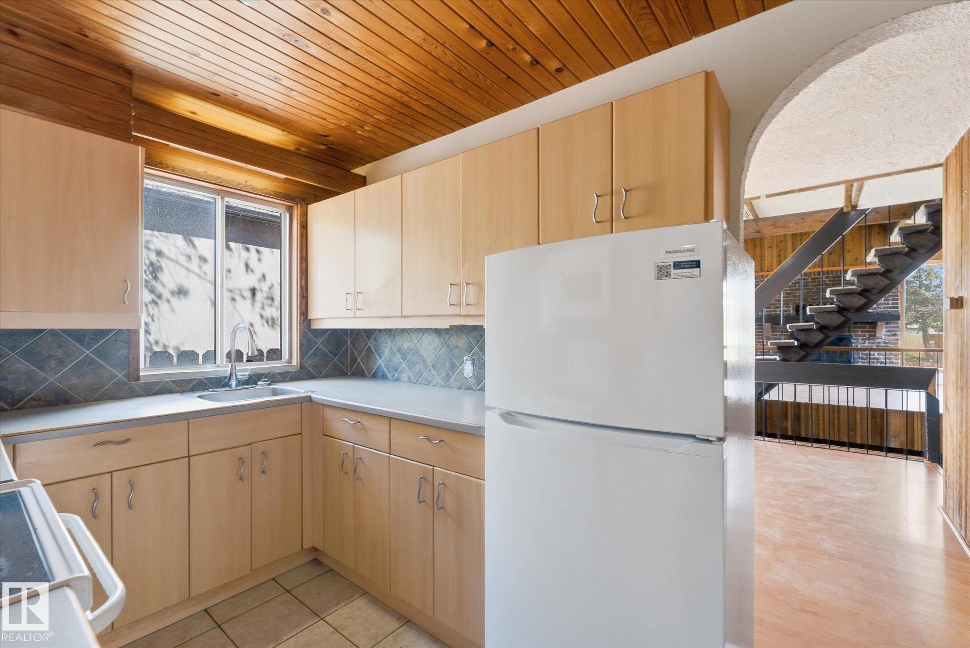 https://zimg.paragon.ice.com/ParagonImages/Property/PM/RAE/225400198/11/0/0/faec4442e92dd43b99620e46b0359e65/1/56b9a70b2cbaa689d123b51582eaff23/225400198-36eccb49-edb1-4ae9-a1c3-ae9b5017f387.JPG