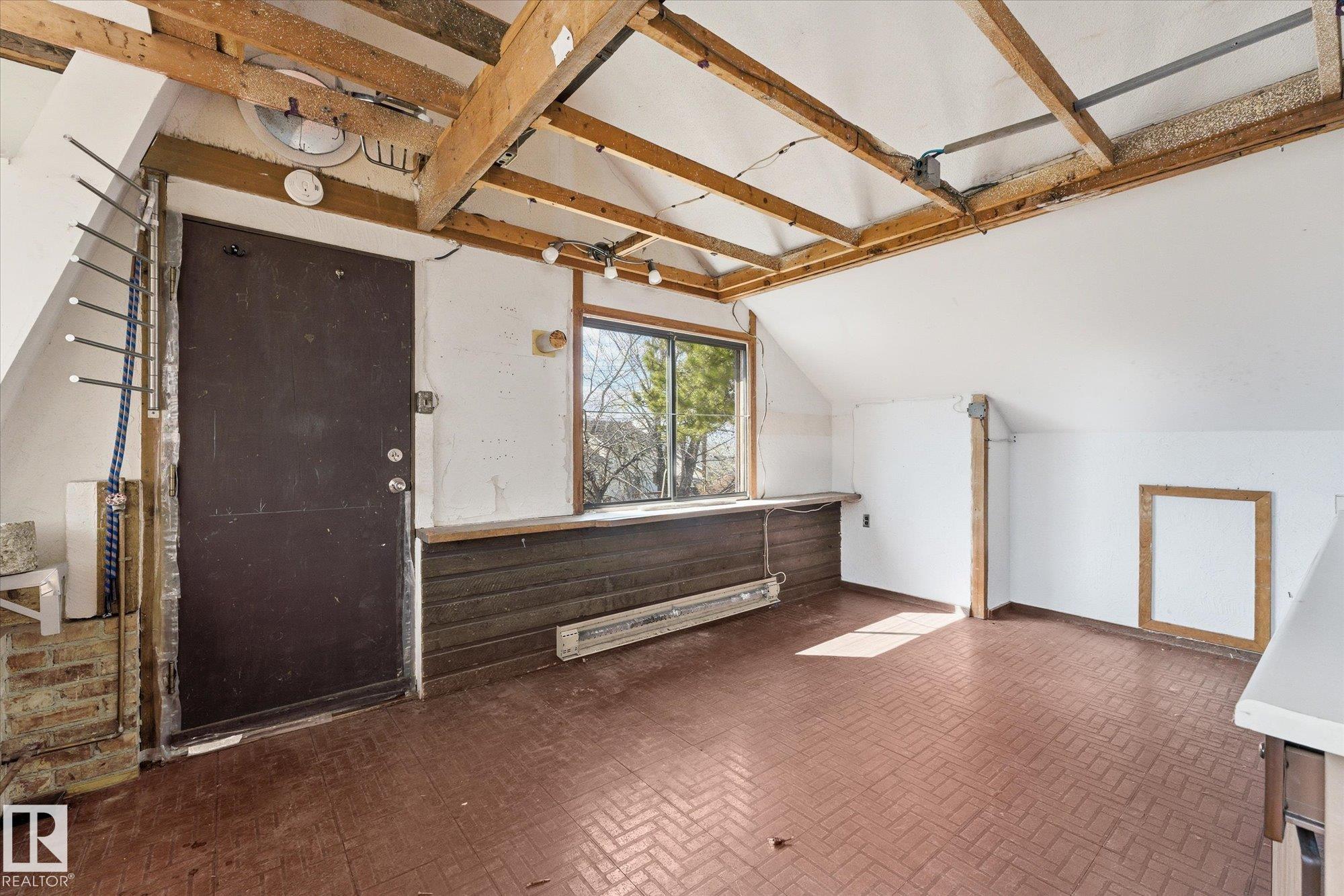 https://zimg.paragon.ice.com/ParagonImages/Property/PM/RAE/225400198/22/0/0/f451eb906016de61d256e8d7fcb1f3b3/1/56b9a70b2cbaa689d123b51582eaff23/225400198-cdeb1236-5e73-42e7-a5a8-176a87dbb385.JPG