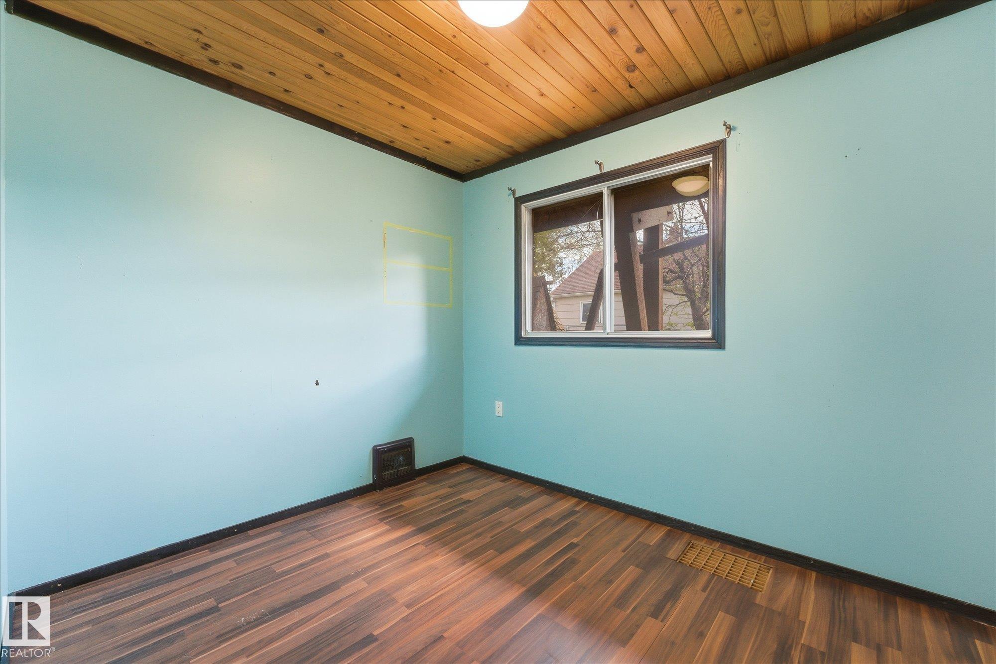 https://zimg.paragon.ice.com/ParagonImages/Property/PM/RAE/225400198/27/0/0/e5a9927292eaff03f6428c65e8de4980/1/56b9a70b2cbaa689d123b51582eaff23/225400198-ae7c67f8-e7de-43f2-9fd5-44e65973c980.JPG