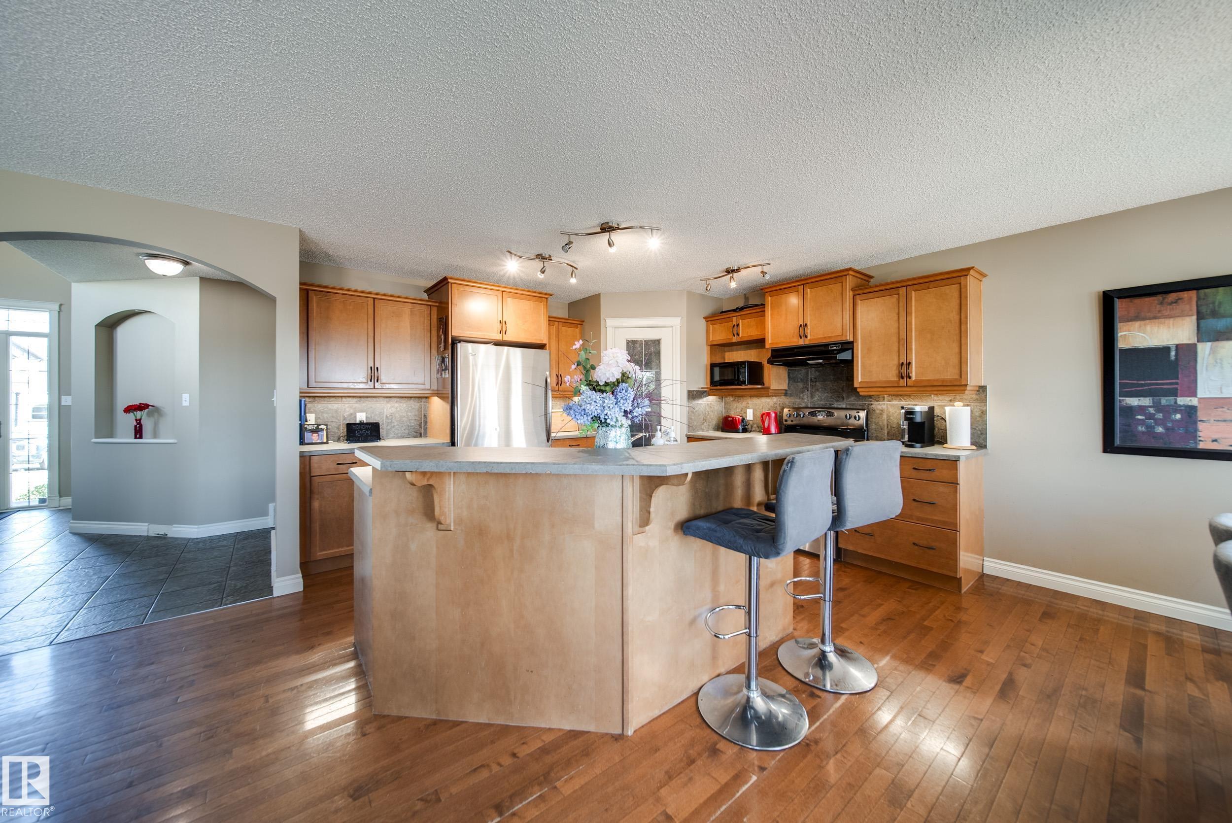 Picture for 12627 16 AV SW