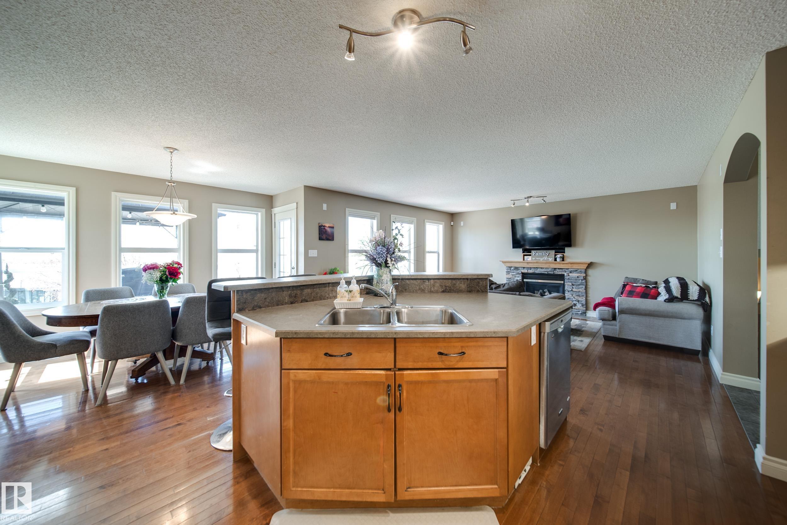 Picture for 12627 16 AV SW