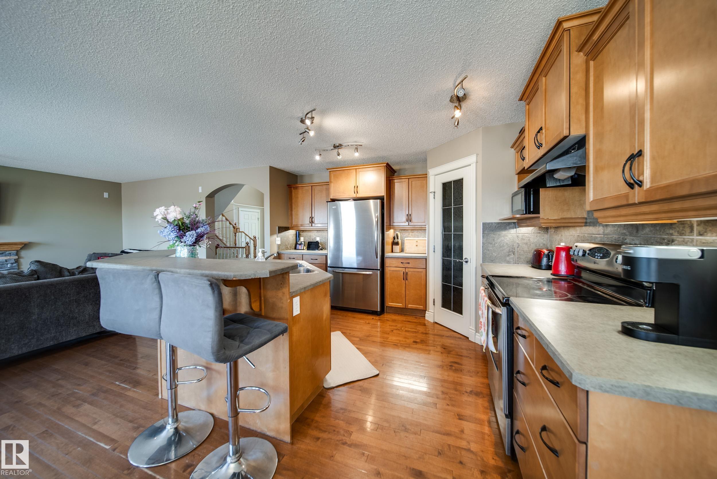 Picture for 12627 16 AV SW