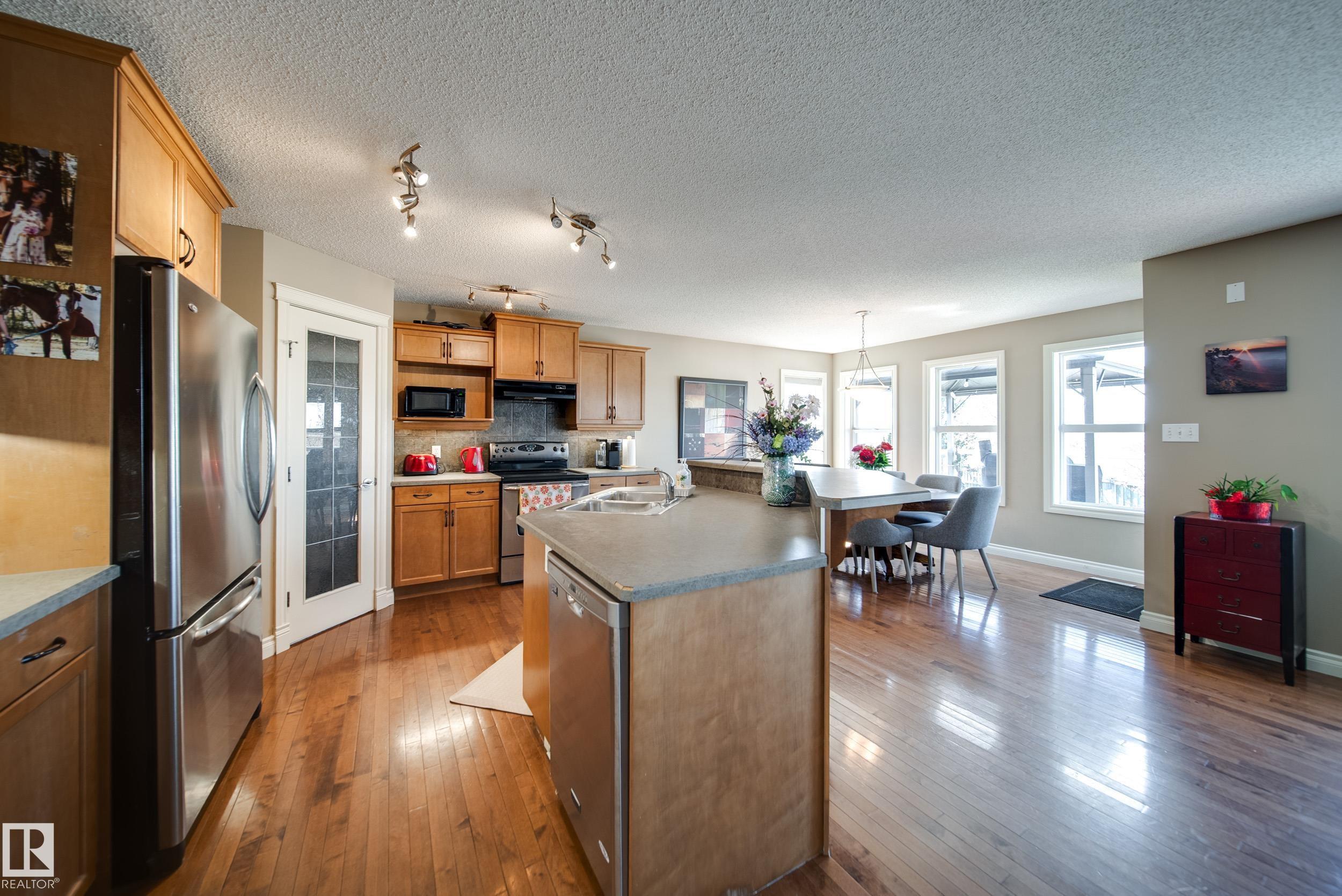 Picture for 12627 16 AV SW