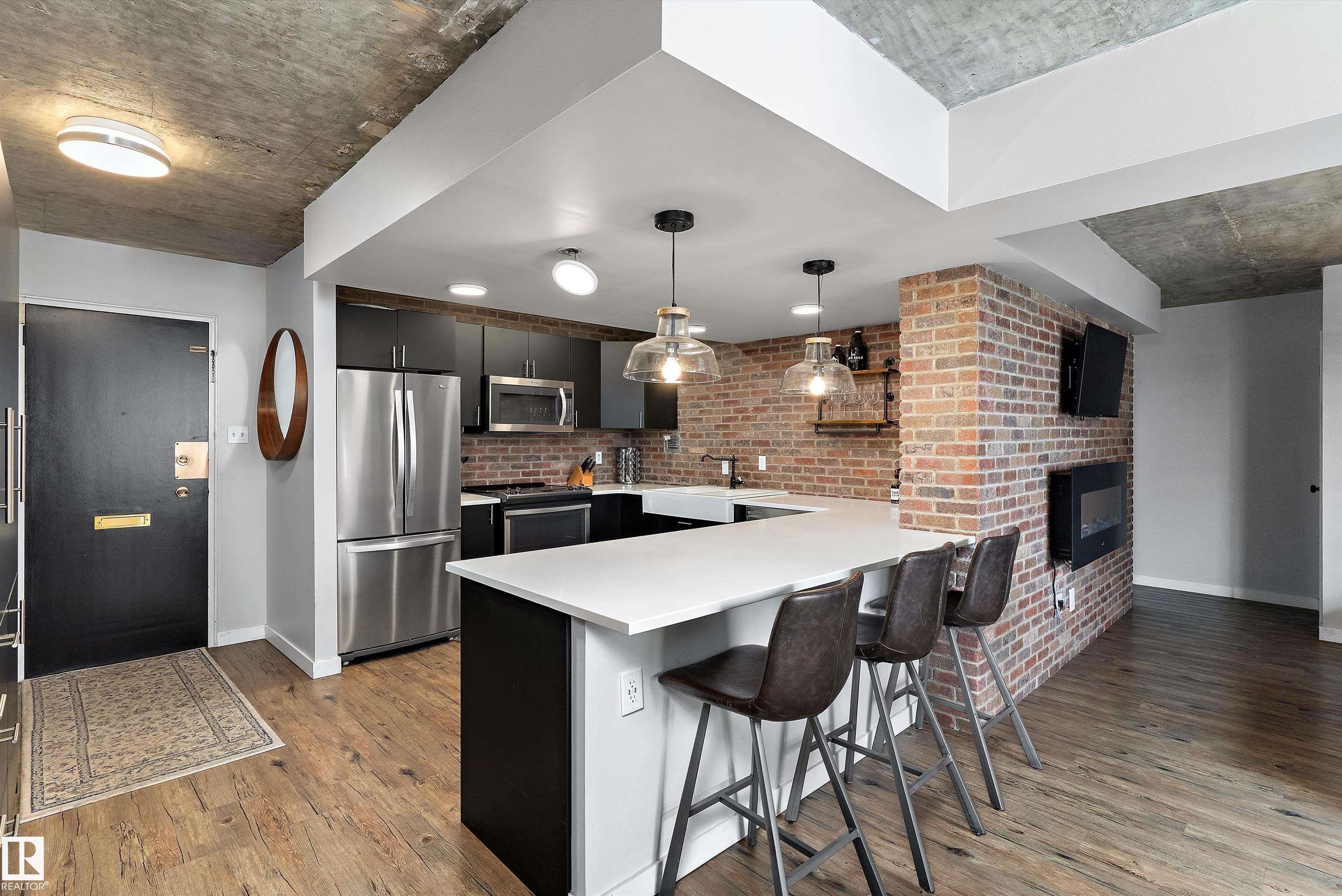 905 - 9940 112 Street NW, Wîhkwêntôwin, Edmonton