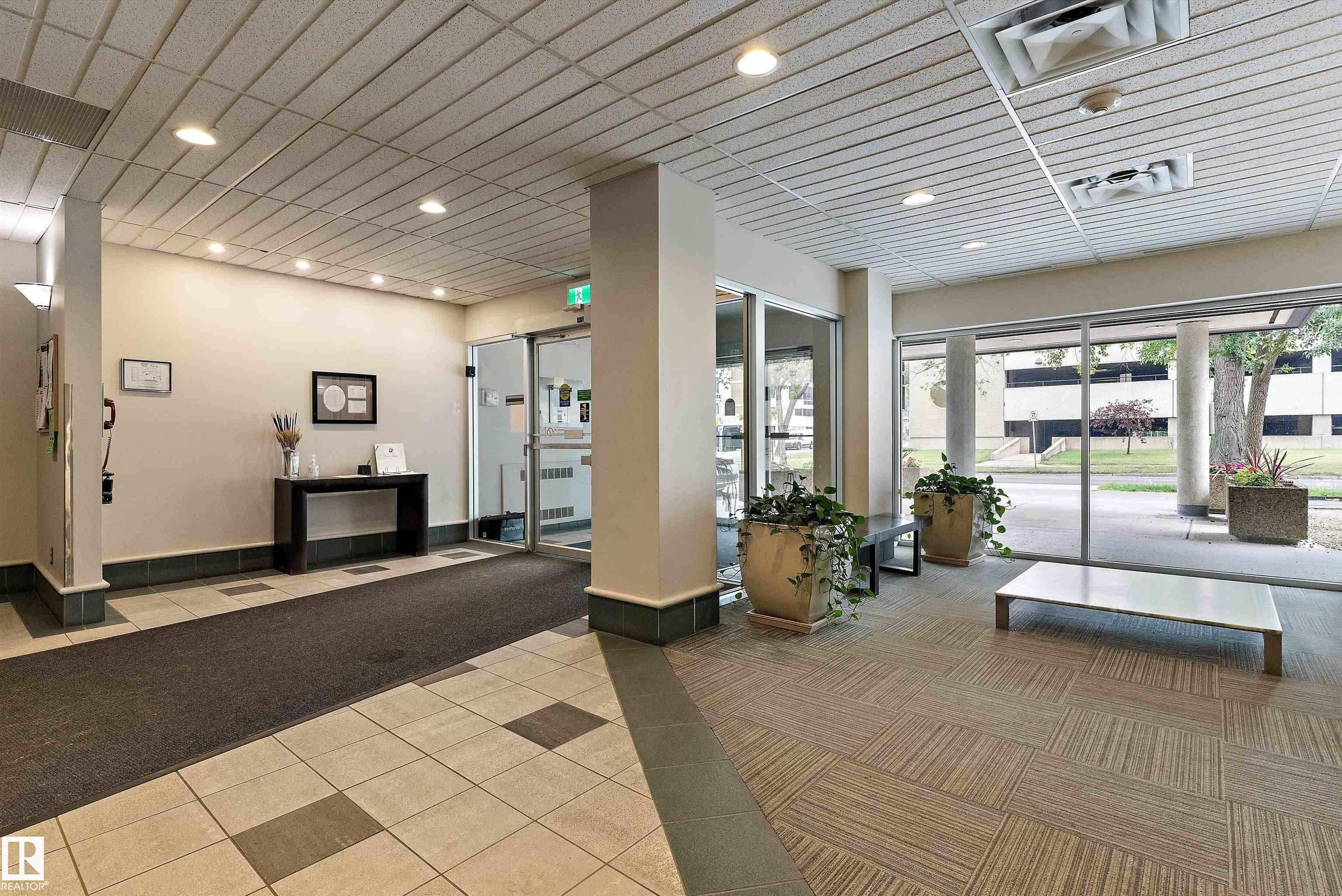 https://zimg.paragon.ice.com/ParagonImages/Property/PM/RAE/225400210/19/0/0/fd749db881f4a9cf866690797e7488d6/1/46e960b921859ed61b77c4461dfb15c7/225400210-034cb875-46e6-49a8-a3a0-ce8c71107344.JPG