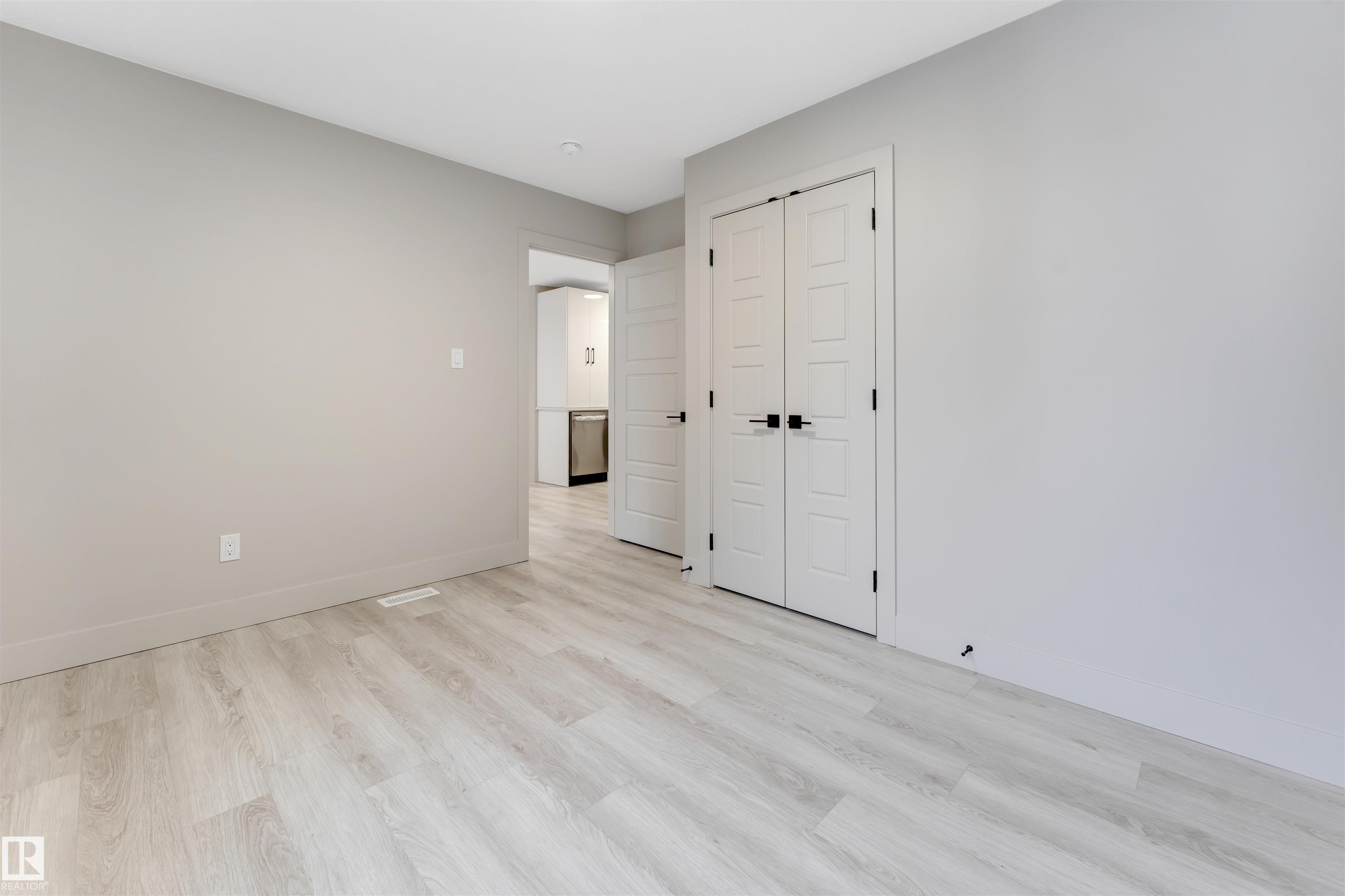 https://zimg.paragon.ice.com/ParagonImages/Property/PM/RAE/225400219/22/0/0/3924a7aefb3e09f32e543471863ad7ae/1/443b31b728f48730e44c5addf331f12a/225400219-B4CF3FCB-2554-45EF-8E80-B2678AD4628D.JPG