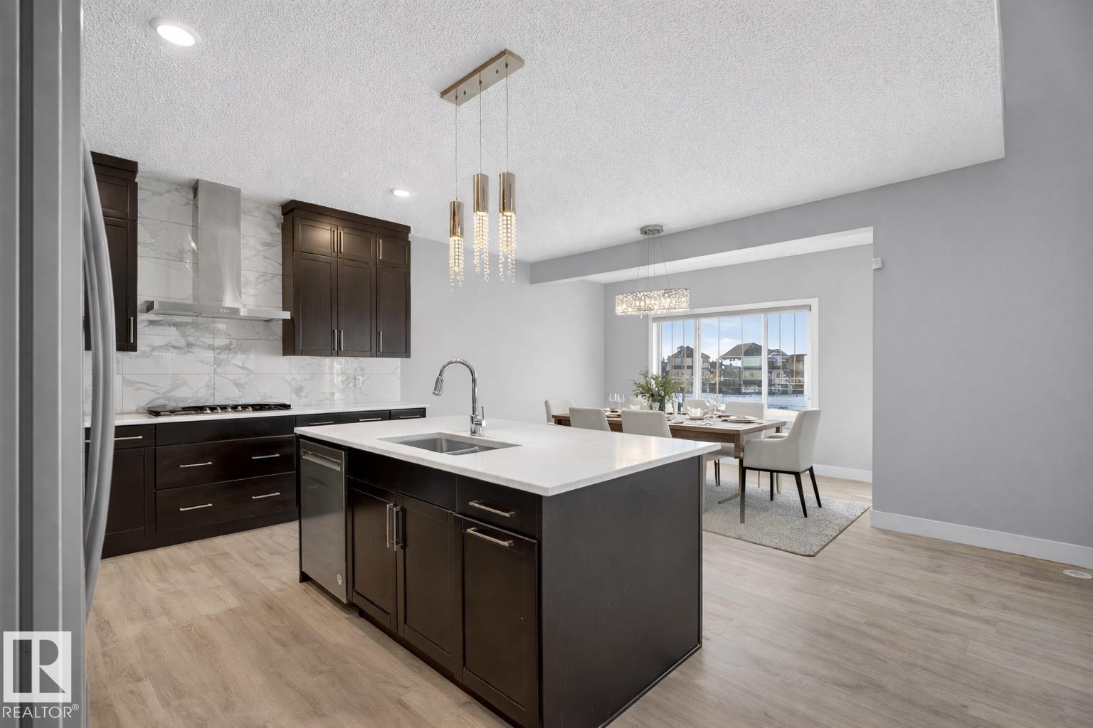 https://zimg.paragon.ice.com/ParagonImages/Property/PM/RAE/225400235/12/0/0/611d6e13facd71c0cdc6599ec2ad11da/1/748bd295601574fe3f0bb6c900a6e1e0/225400235-28A09C46-F9F3-4048-B264-FC0075587A8E.JPG