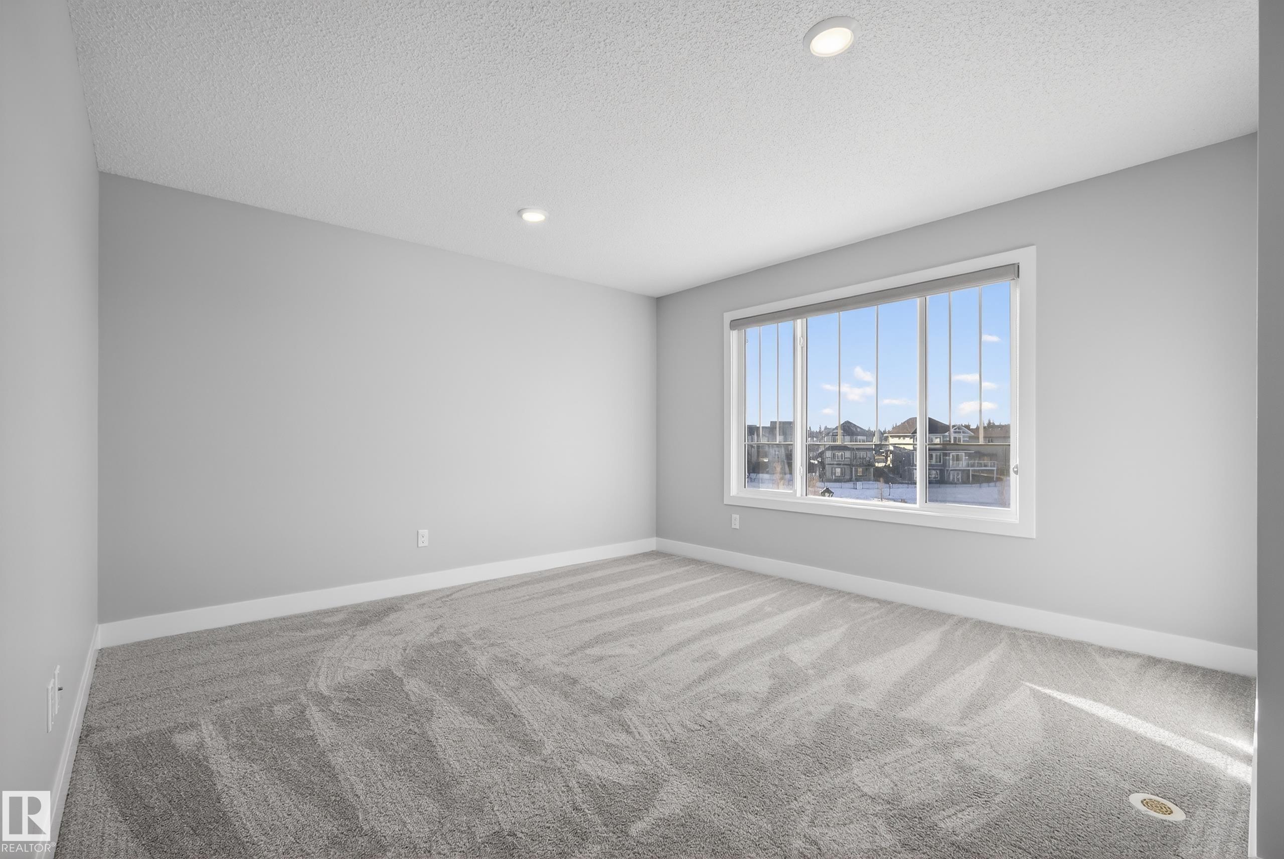 https://zimg.paragon.ice.com/ParagonImages/Property/PM/RAE/225400235/24/0/0/a3c1a7babb4ab8d7da5e29c268209002/1/748bd295601574fe3f0bb6c900a6e1e0/225400235-794BC769-99D8-423B-9FE9-947DD86B9BE8.JPG
