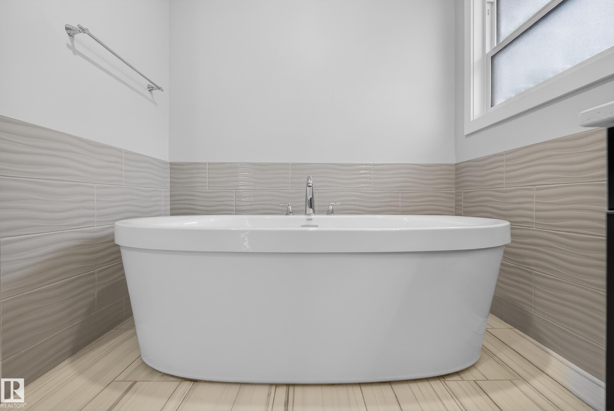 https://zimg.paragon.ice.com/ParagonImages/Property/PM/RAE/225400235/34/0/0/2792e55a738b59ab71c5727daf1f21b4/1/748bd295601574fe3f0bb6c900a6e1e0/225400235-92132DD0-5BE2-43EF-B506-FC0924AB9B51.JPG