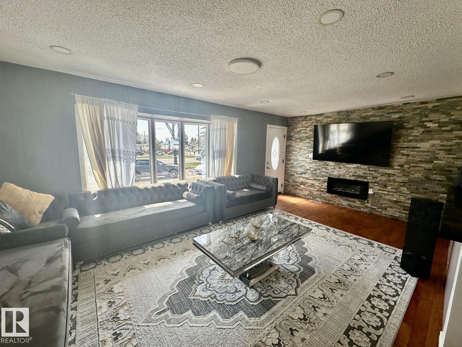 Picture for 8620 137 AV NW