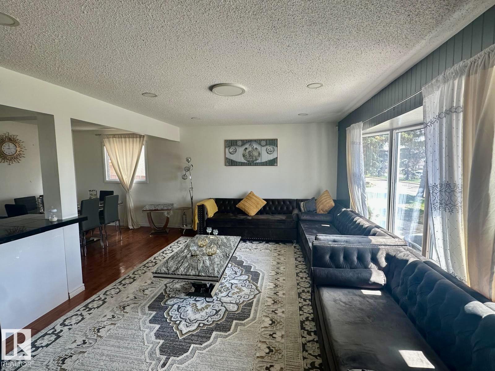 https://zimg.paragon.ice.com/ParagonImages/Property/PM/RAE/225400245/11/0/0/6d4f653f47e4923b44f0e7d1bbe6b3dd/1/87fcae1687a0d85cb50a89007480de01/225400245-2585e394-98f4-485b-b0c3-6925230544ed.JPG