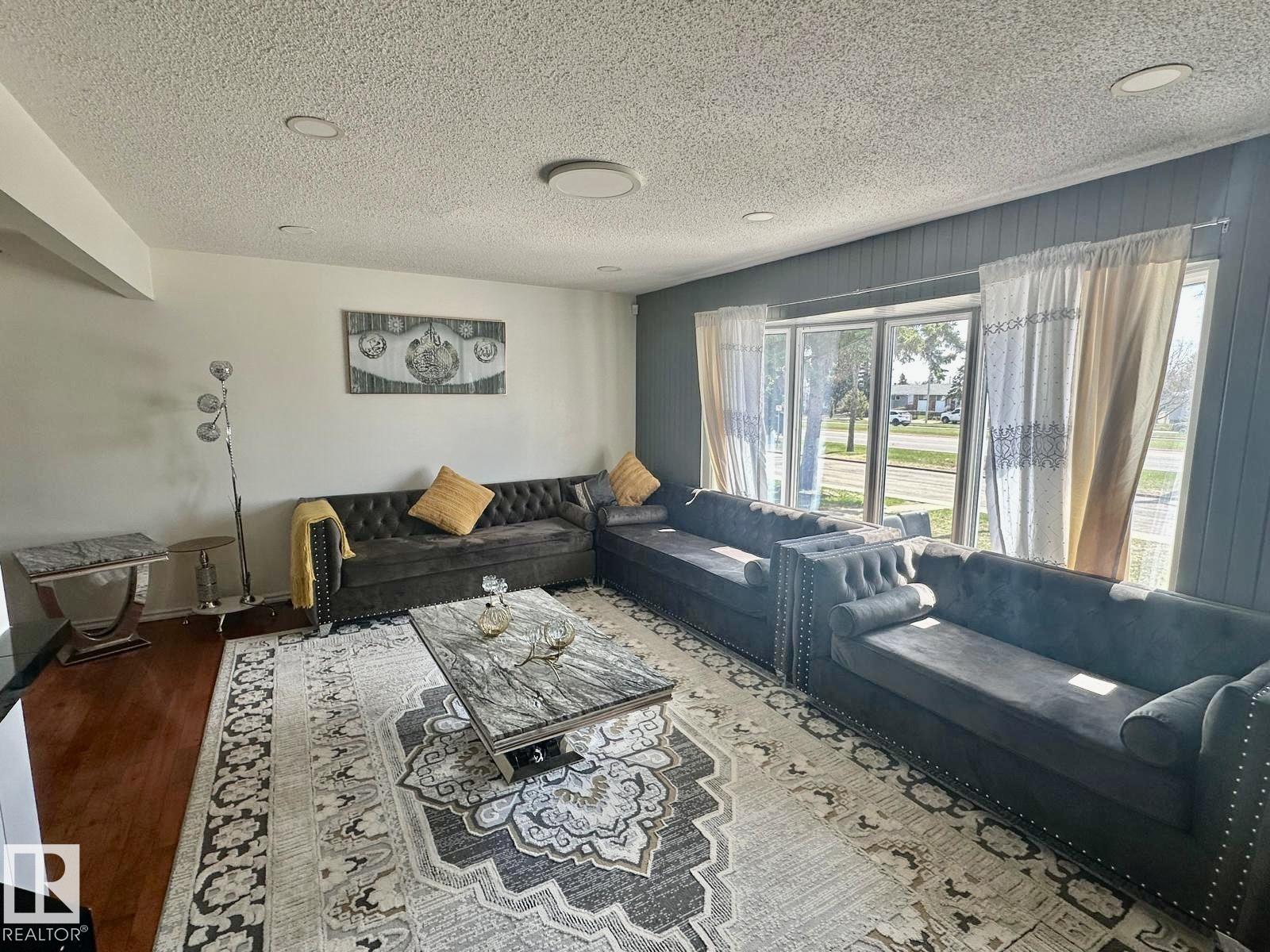 https://zimg.paragon.ice.com/ParagonImages/Property/PM/RAE/225400245/12/0/0/b8a766a5e95e0766d73709e0eb2c2832/1/87fcae1687a0d85cb50a89007480de01/225400245-f8a6d17e-2d6d-43a5-b507-b48d674f7869.JPG