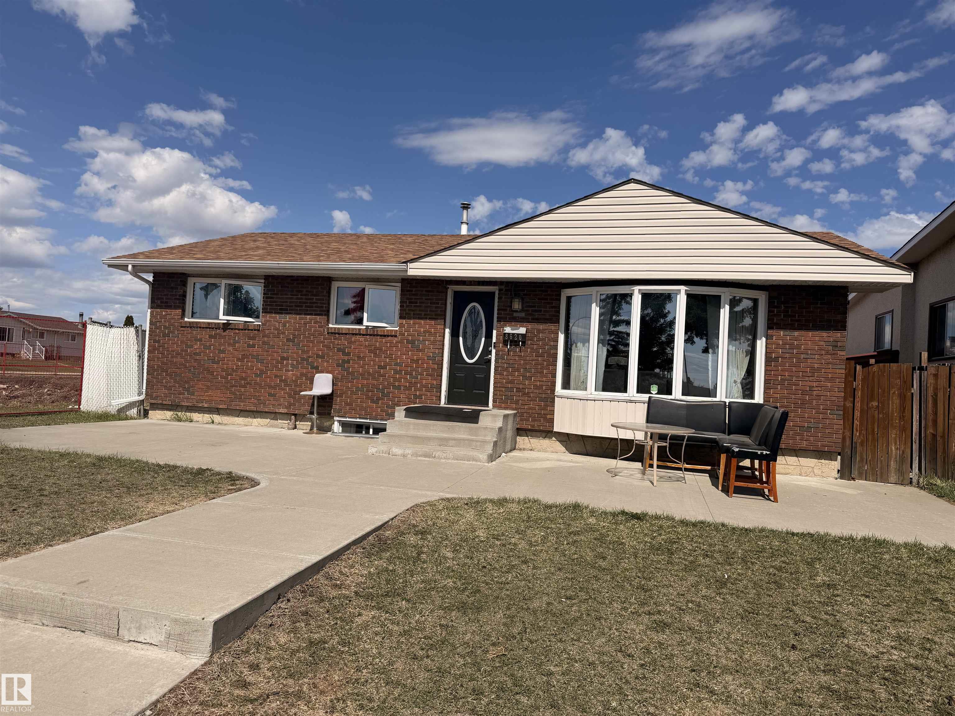 https://zimg.paragon.ice.com/ParagonImages/Property/PM/RAE/225400245/18/0/0/ed7c8d362cc086fa3ed70036c1ec1888/1/87fcae1687a0d85cb50a89007480de01/225400245-17ac0268-8dd4-4f8d-afe1-42e401970d34.JPG