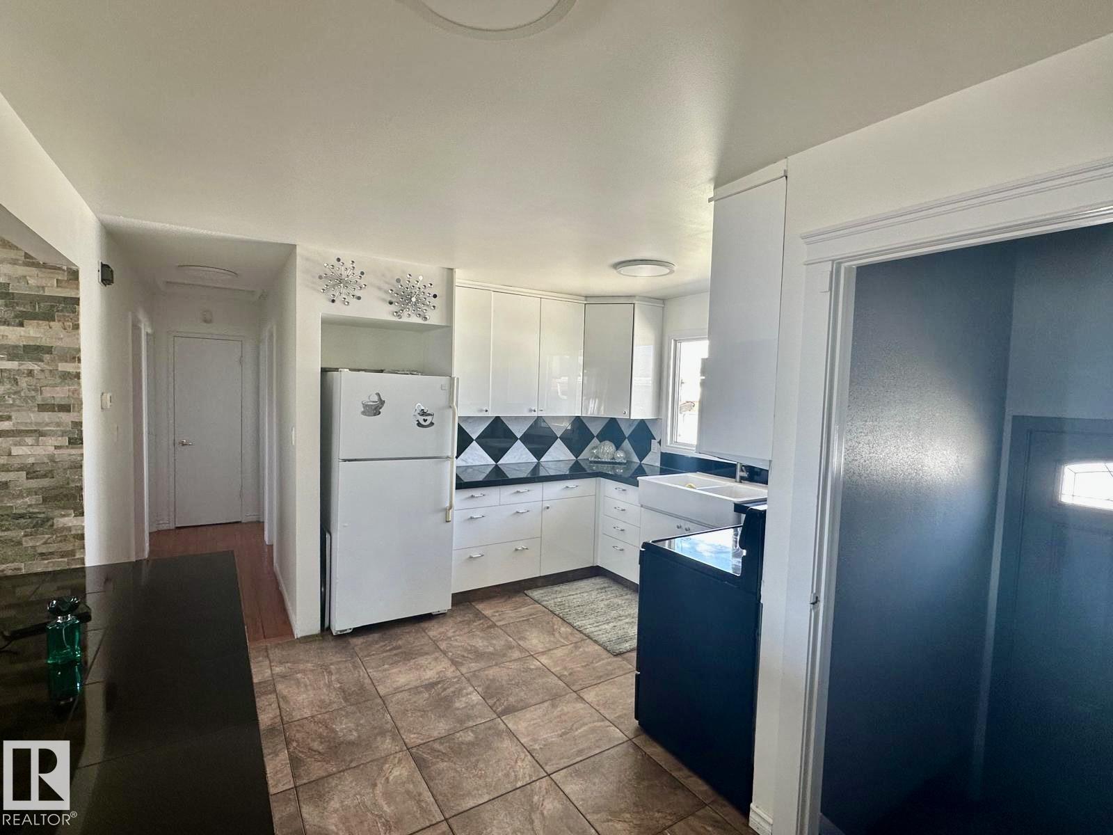 https://zimg.paragon.ice.com/ParagonImages/Property/PM/RAE/225400245/9/0/0/6ee8285eba3c513d139fc7922c94a181/1/87fcae1687a0d85cb50a89007480de01/225400245-2f824520-bf58-453a-a84e-1ced1af6d6dd.JPG