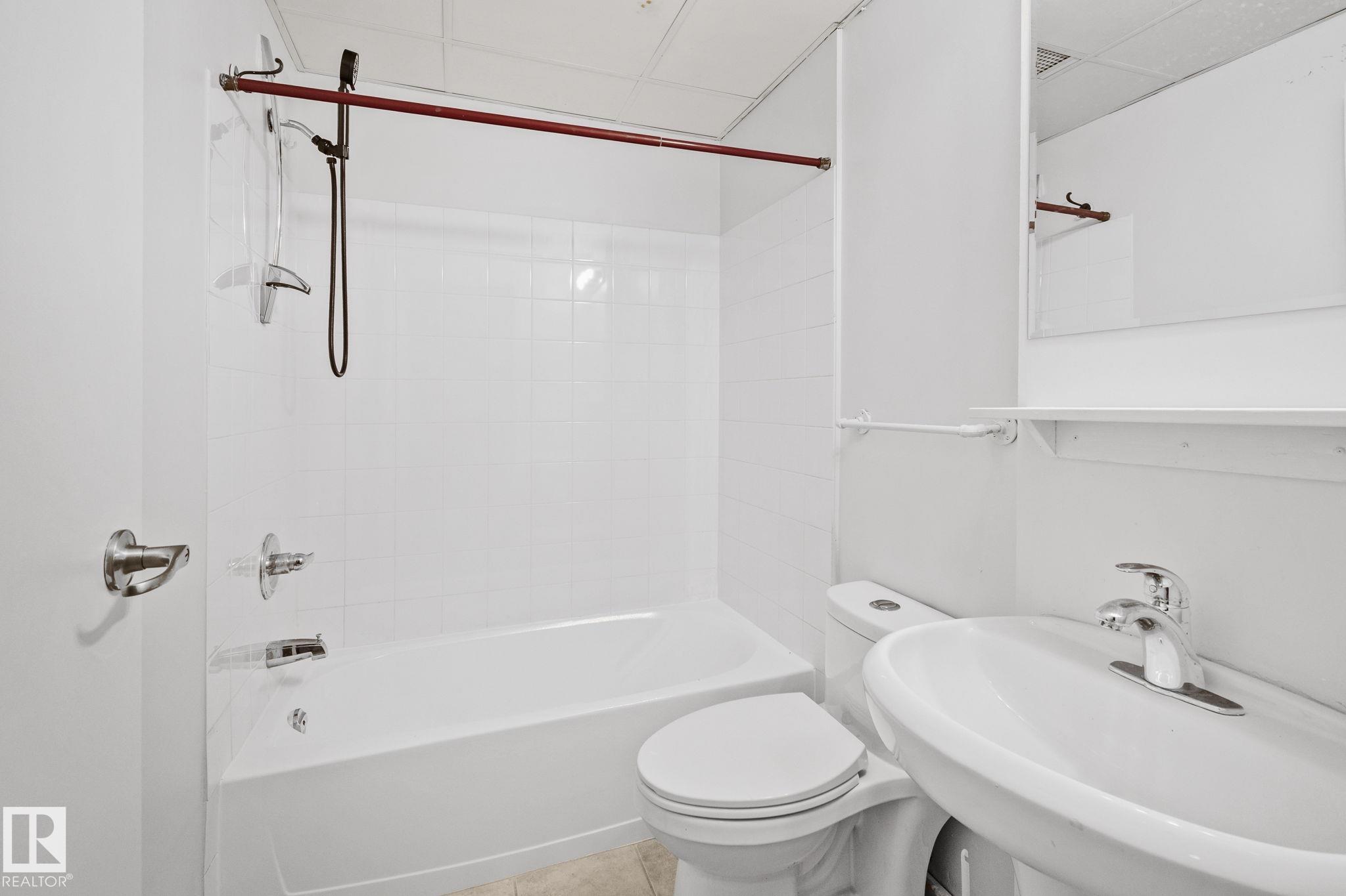 https://zimg.paragon.ice.com/ParagonImages/Property/PM/RAE/225400248/8/0/0/836e01245f0c8394bac2a41f8144bfb0/1/a859ac2fa7ab7ee03de6a67f4594d8a4/225400248-d315545b-b653-4182-b216-95573e01c3e0.JPG