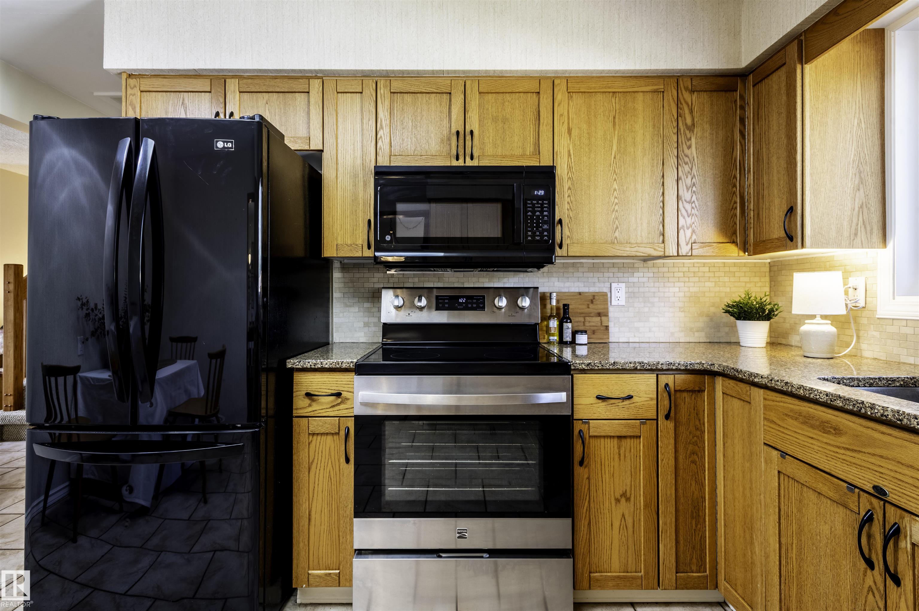 https://zimg.paragon.ice.com/ParagonImages/Property/PM/RAE/225400249/14/0/0/491fd5573c2c57db91225d59f69a6e8b/1/39e8d5ae73f8a776c14438e1beb7df04/225400249-91ac34f5-8091-41d6-bd92-3a798df72a53.JPG