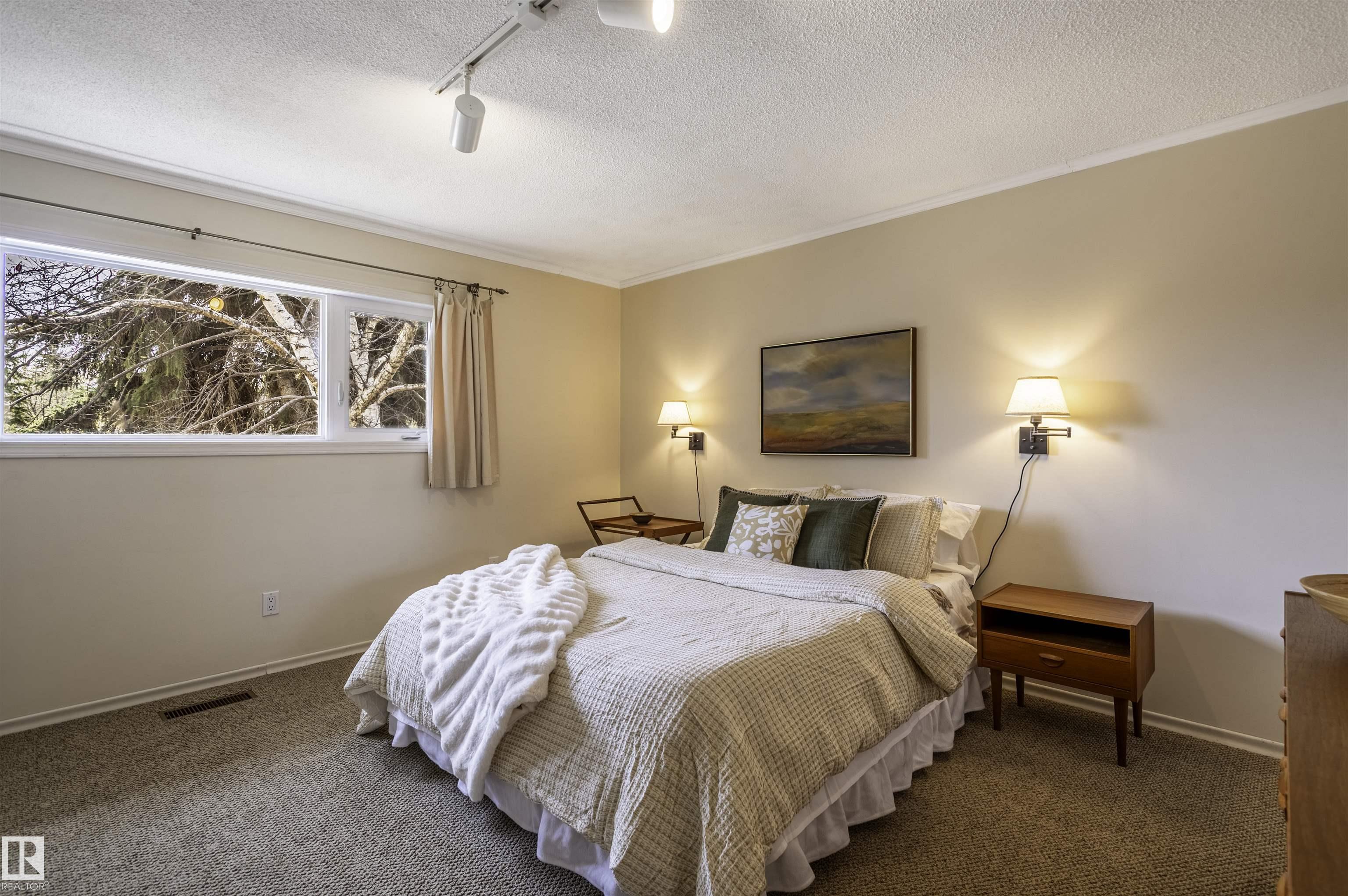 https://zimg.paragon.ice.com/ParagonImages/Property/PM/RAE/225400249/22/0/0/fa1b3babc2cb2b1bdf9a9abf70efa2be/1/39e8d5ae73f8a776c14438e1beb7df04/225400249-436e6052-d3ea-461a-a8a9-b446c70c2b78.JPG