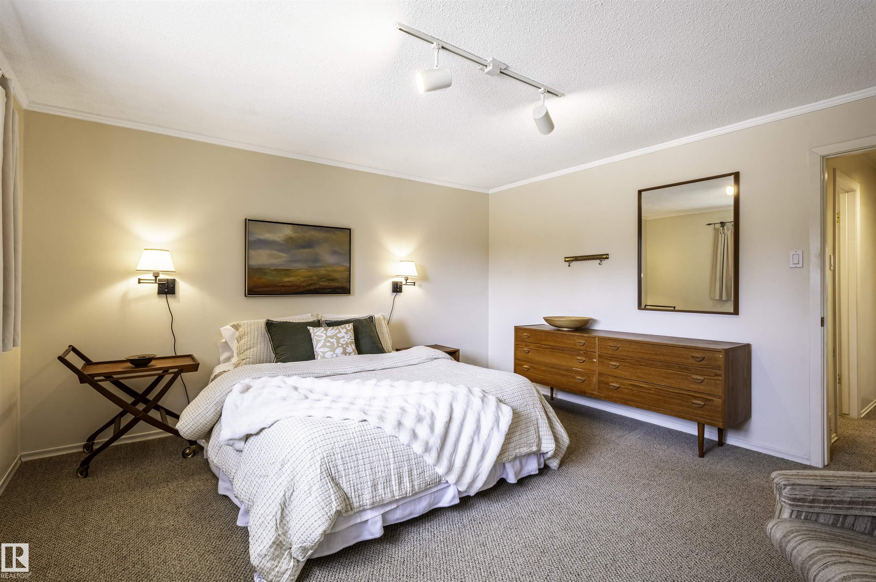 https://zimg.paragon.ice.com/ParagonImages/Property/PM/RAE/225400249/24/0/0/81adde8ece5d8bc8d4977b5831c506c5/1/39e8d5ae73f8a776c14438e1beb7df04/225400249-21652a70-c473-435e-89fe-95ec1bc1256c.JPG