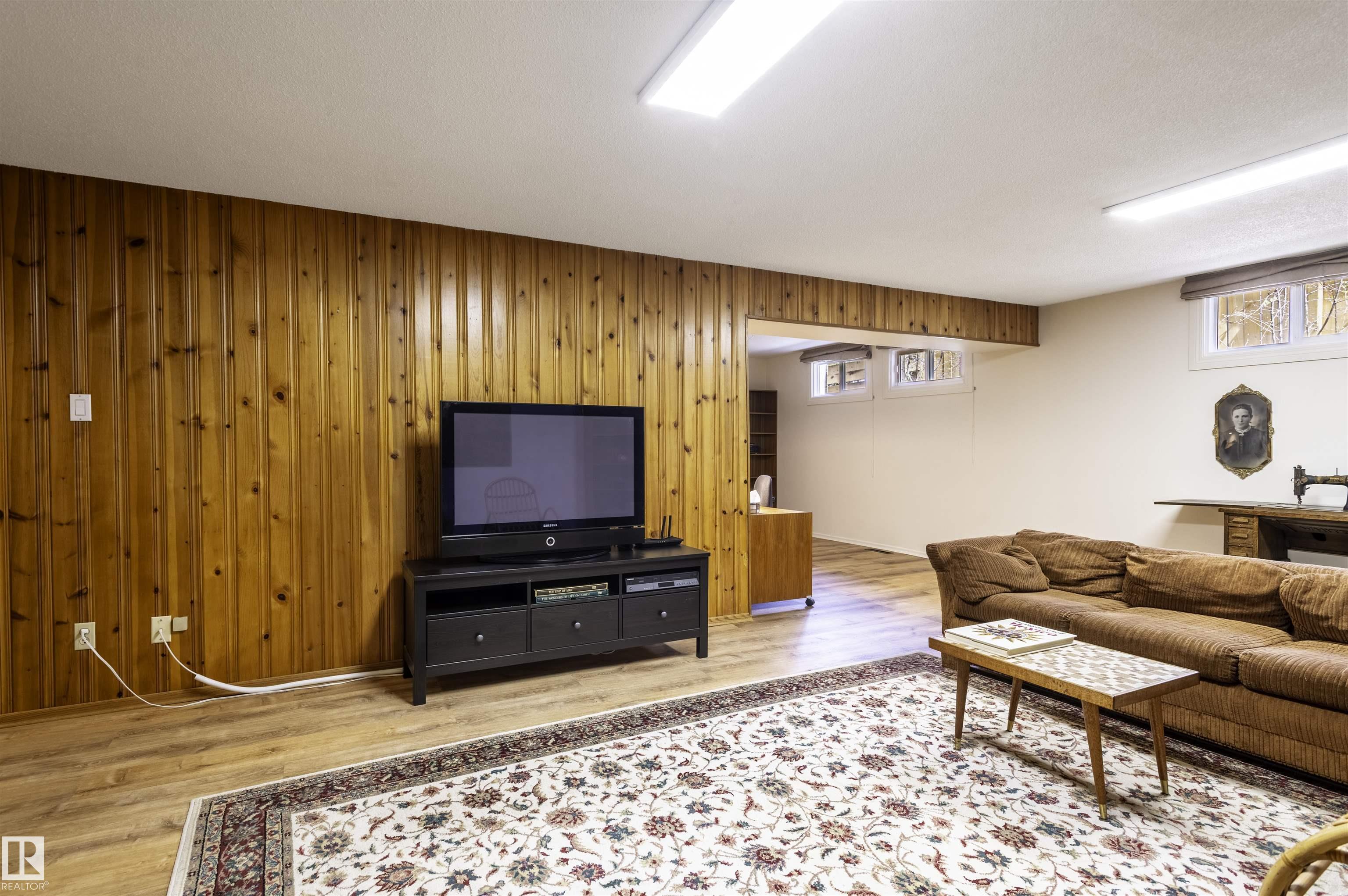 https://zimg.paragon.ice.com/ParagonImages/Property/PM/RAE/225400249/41/0/0/bee4c64fd6318dc5625c7ce54d069dbb/1/39e8d5ae73f8a776c14438e1beb7df04/225400249-503c062d-2988-4e5a-a3b6-119b2a4da2c3.JPG