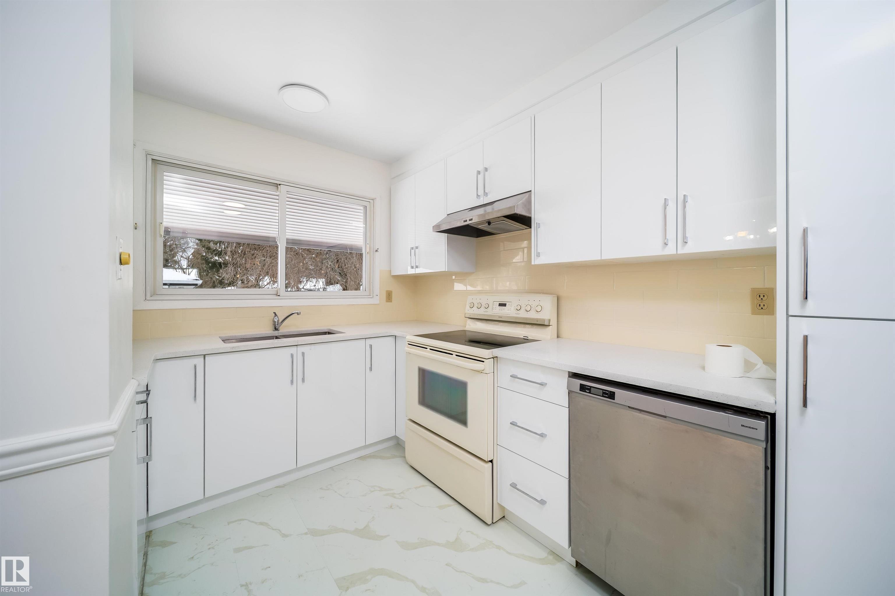 https://zimg.paragon.ice.com/ParagonImages/Property/PM/RAE/225400260/10/0/0/56e918ea4f4a354eda5500902e2eb9a1/1/2136b43065447a4722d14ade9acdb326/225400260-b504c69f-083c-4183-aab9-6a82c648ebc9.JPG