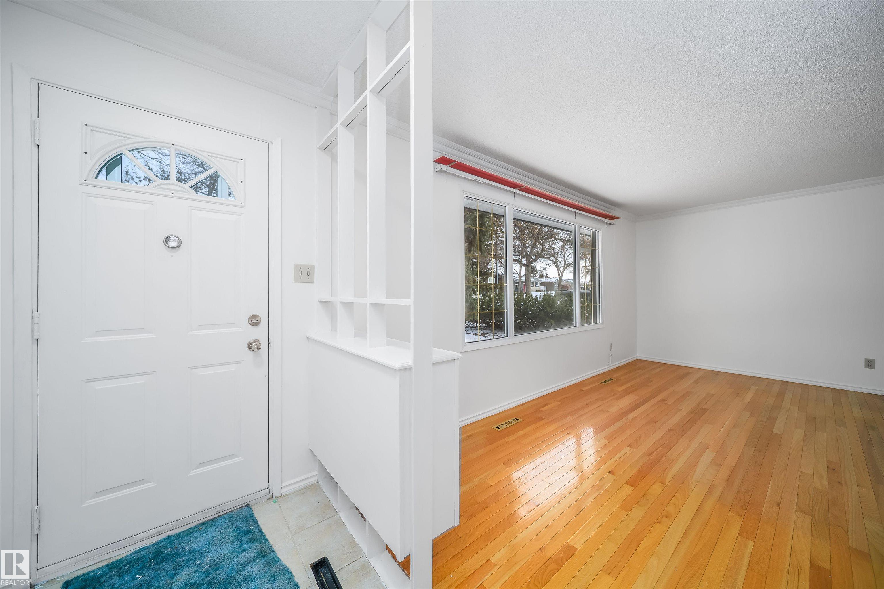 https://zimg.paragon.ice.com/ParagonImages/Property/PM/RAE/225400260/12/0/0/c5d396a3e9d82bb2a2500087fa17e5d3/1/2136b43065447a4722d14ade9acdb326/225400260-790f49c0-25d6-4567-9028-515a7db9524f.JPG