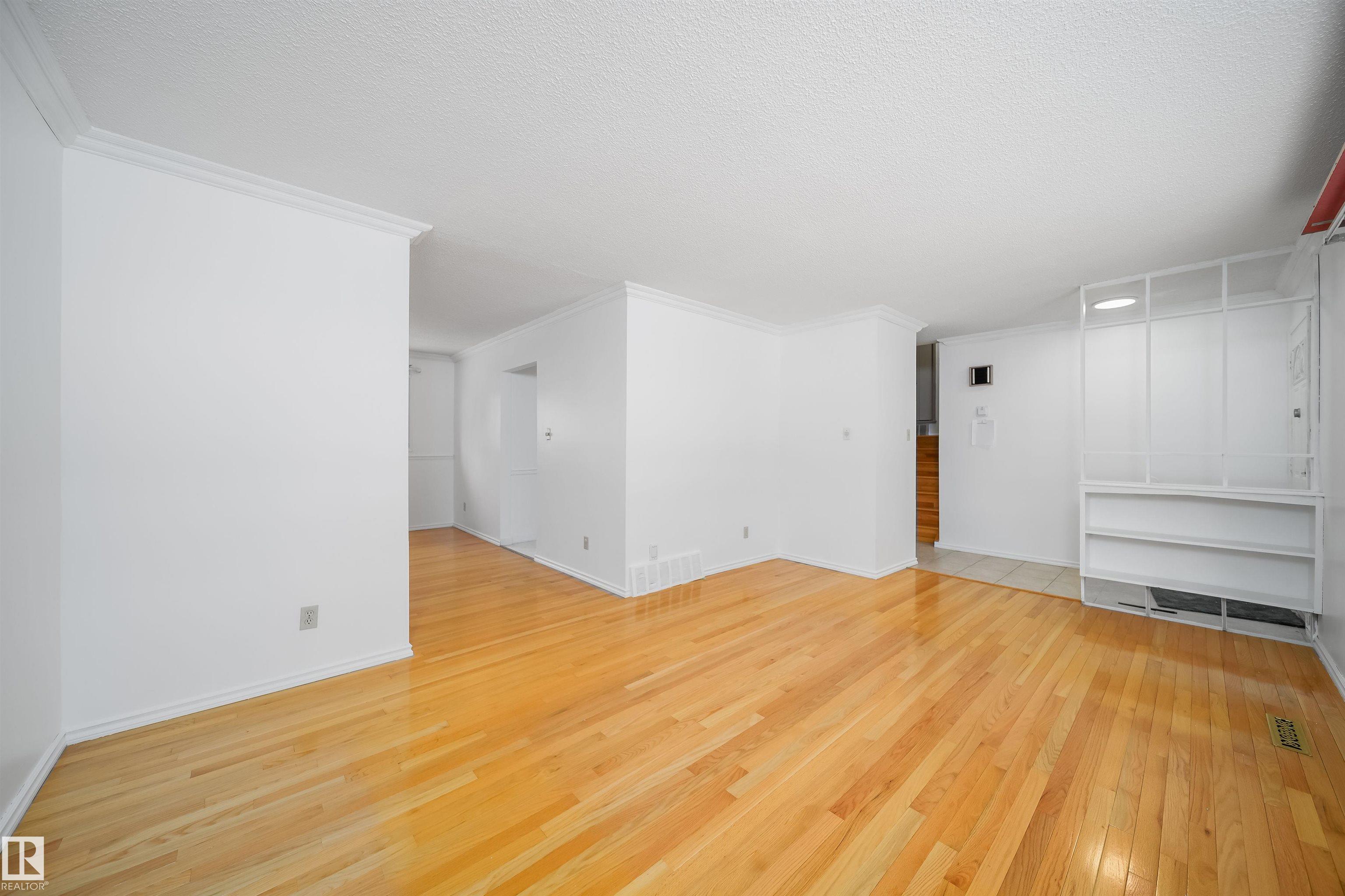 https://zimg.paragon.ice.com/ParagonImages/Property/PM/RAE/225400260/13/0/0/d2c5749186fa977fbdc55b016475ea33/1/2136b43065447a4722d14ade9acdb326/225400260-6e716be3-9915-4057-b37b-111f5ff25baf.JPG