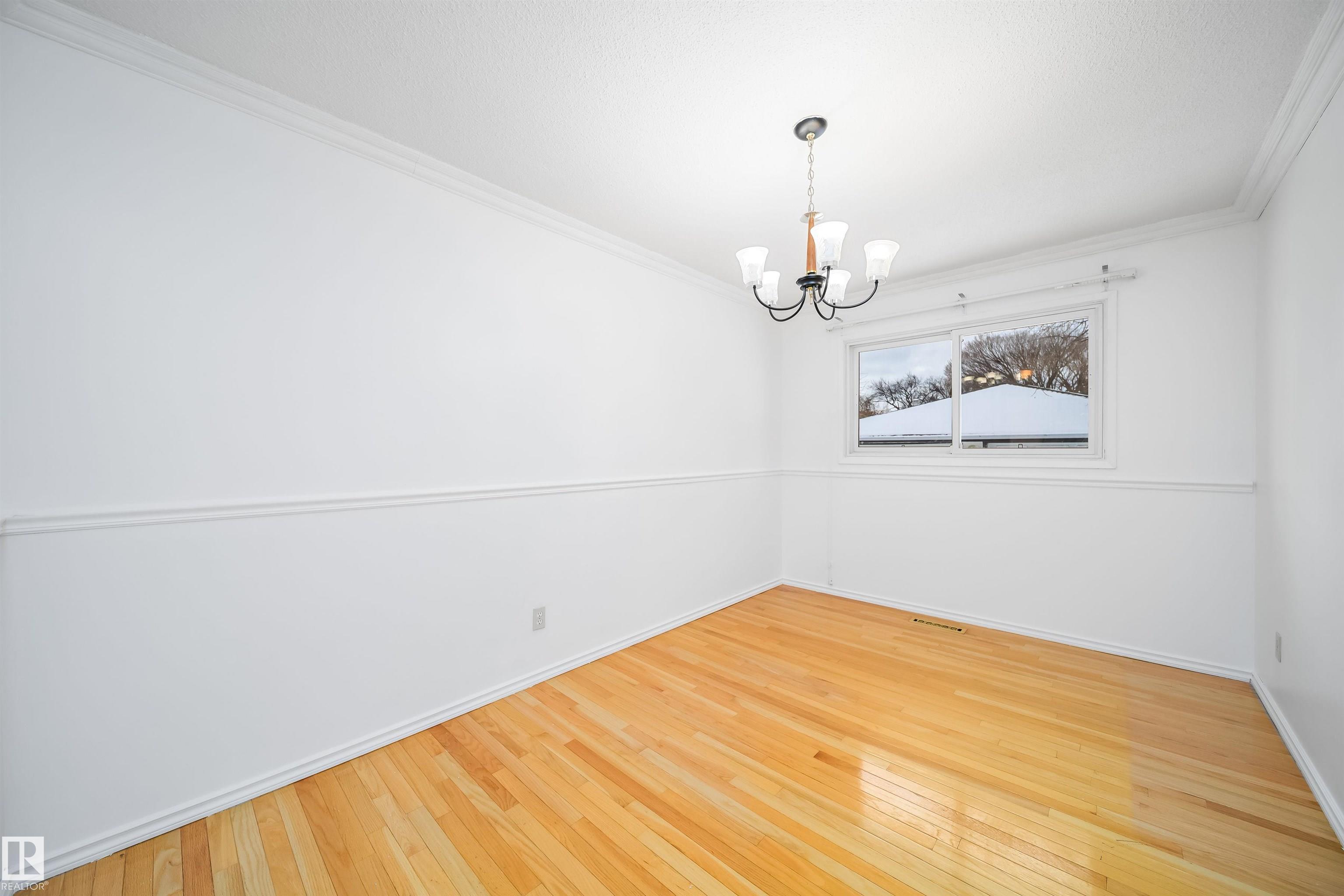 https://zimg.paragon.ice.com/ParagonImages/Property/PM/RAE/225400260/14/0/0/15e8d1ef489fa99003e7a4cee55a8330/1/2136b43065447a4722d14ade9acdb326/225400260-4d554f4f-c60b-469c-96bc-4eff0e5abecd.JPG
