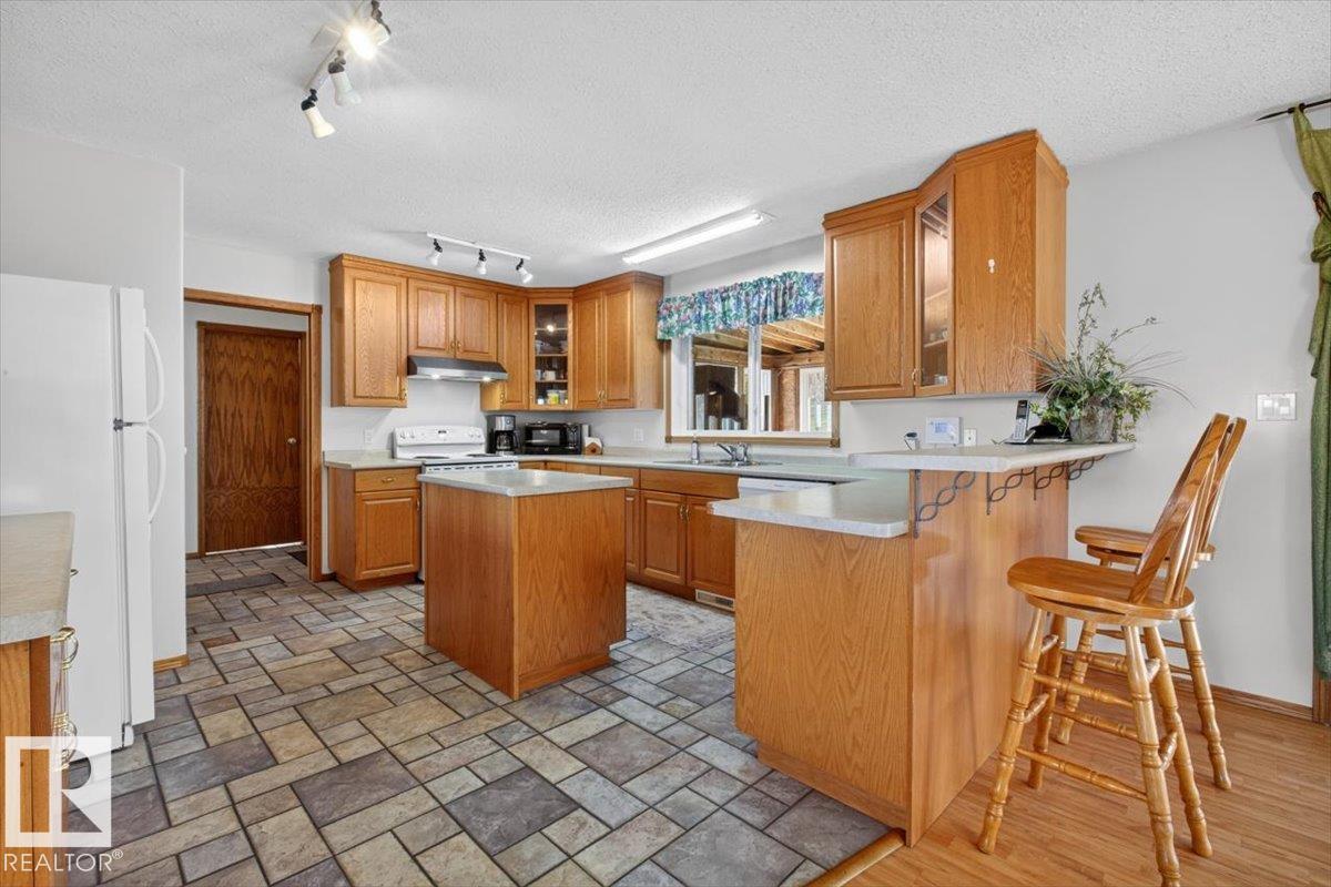 Photo 10 at 23 - 23114A Twp Road 564, Maple Ridge Estate, Rural Sturgeon County