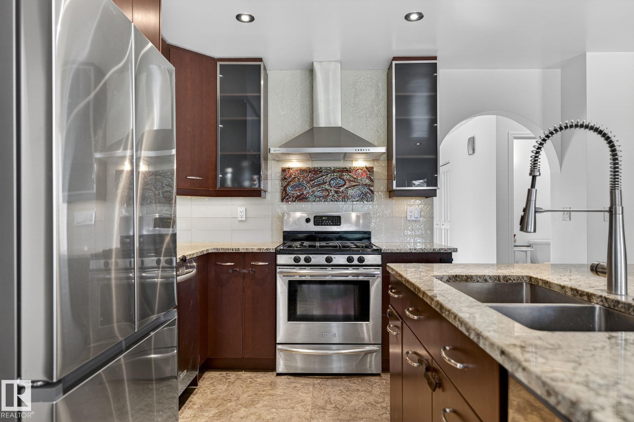 https://zimg.paragon.ice.com/ParagonImages/Property/PM/RAE/225400275/13/0/0/e126eff46407c0aeb88a4dd66a229a3e/1/f0d48b8391d46798e00cf5543401ef63/225400275-982e442a-1c66-4bef-818b-0eeeafacf6ed.JPG