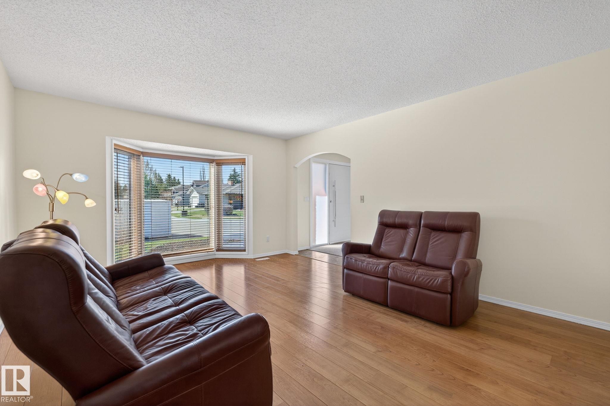 https://zimg.paragon.ice.com/ParagonImages/Property/PM/RAE/225400275/18/0/0/5939286dd1d4f449a9a0a8bb4134bb9f/1/f0d48b8391d46798e00cf5543401ef63/225400275-87488ef9-5f9f-491b-855f-2d0d15a4b91a.JPG
