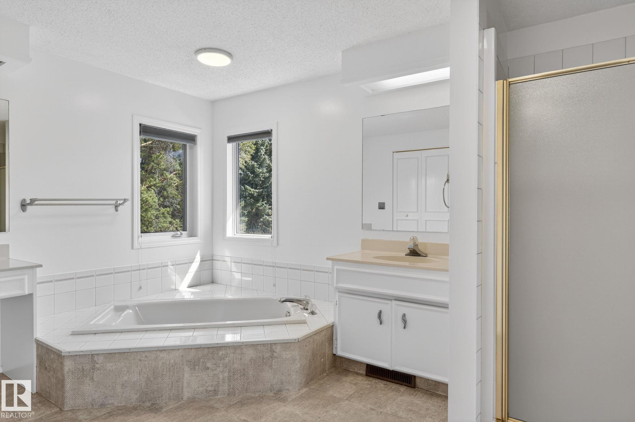 https://zimg.paragon.ice.com/ParagonImages/Property/PM/RAE/225400275/27/0/0/be96dca111ecfe239d9656cae58e2962/1/f0d48b8391d46798e00cf5543401ef63/225400275-8950fac5-aadb-44e4-9ce9-d092b78c9963.JPG