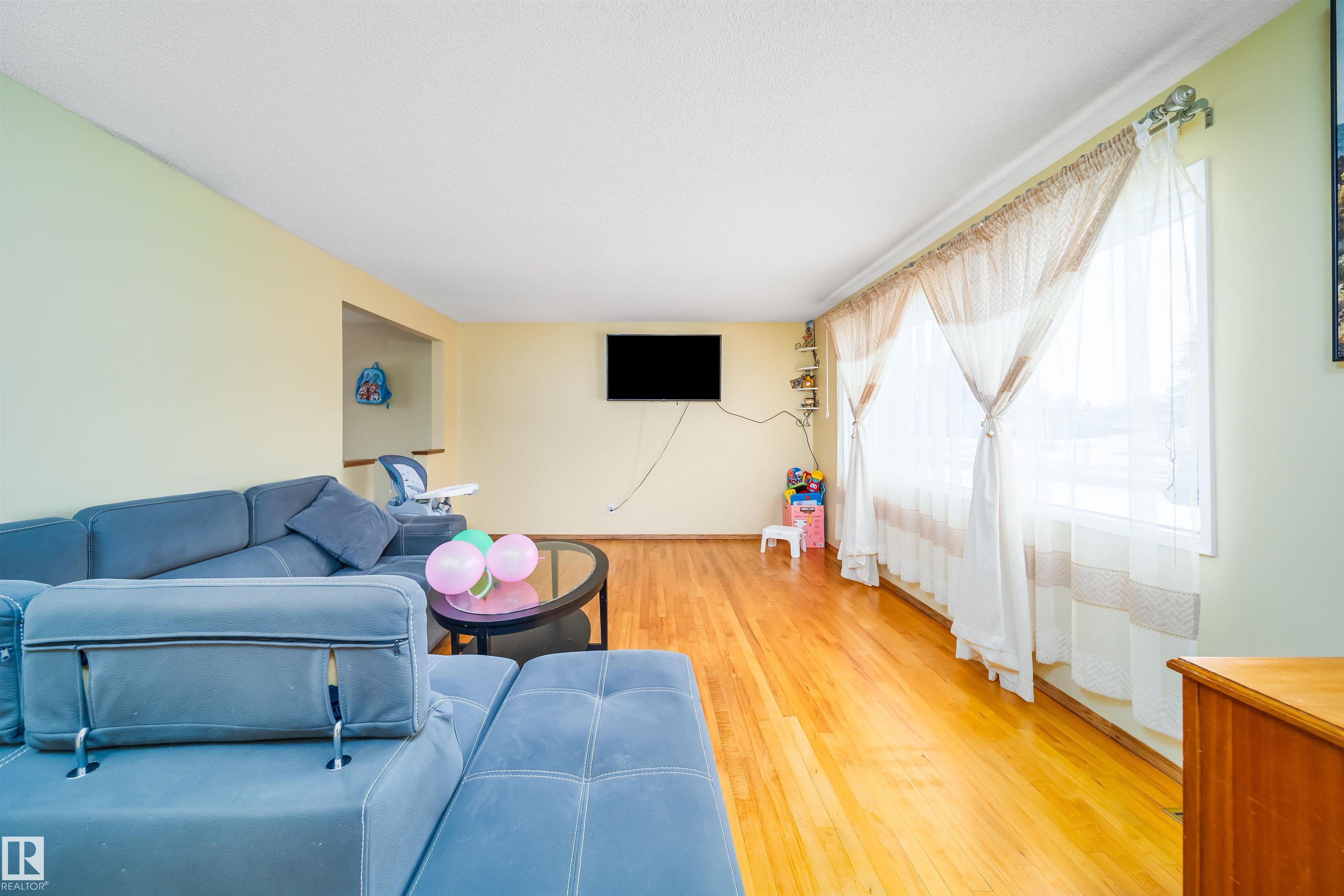 https://zimg.paragon.ice.com/ParagonImages/Property/PM/RAE/225400291/13/0/0/eba8a616461ee8f30b4a249aa2b42150/1/dfe8eaf136c72a1e229fb5b6f2e2c06b/225400291-2e9d3adc-5fb4-4b8d-9dae-4546a4e9e978.JPG