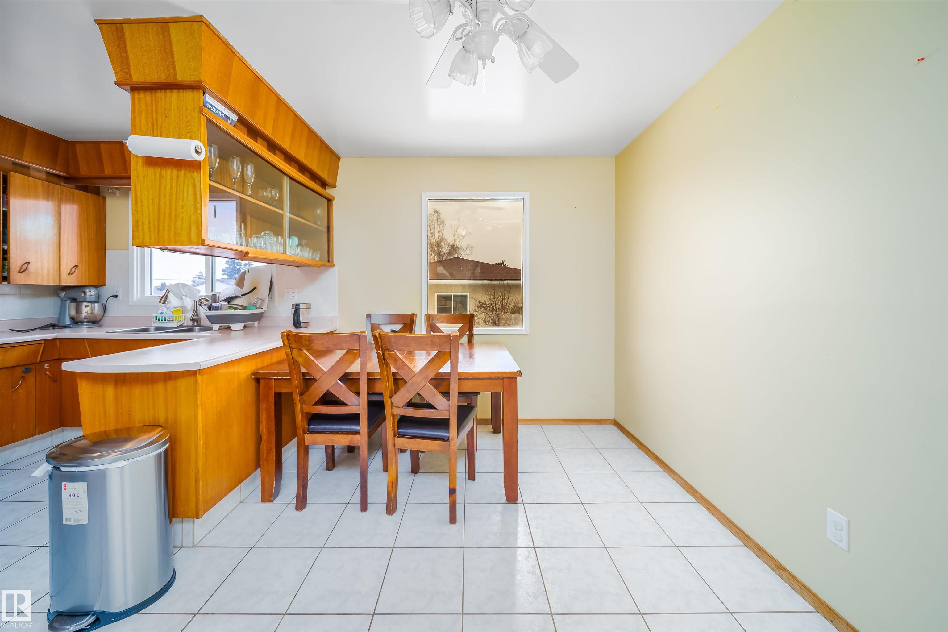 https://zimg.paragon.ice.com/ParagonImages/Property/PM/RAE/225400291/16/0/0/01a30635152b748c310bbf00a56b38bf/1/dfe8eaf136c72a1e229fb5b6f2e2c06b/225400291-4bc358ec-ad3f-42c1-9b28-8b6877e0d3fd.JPG