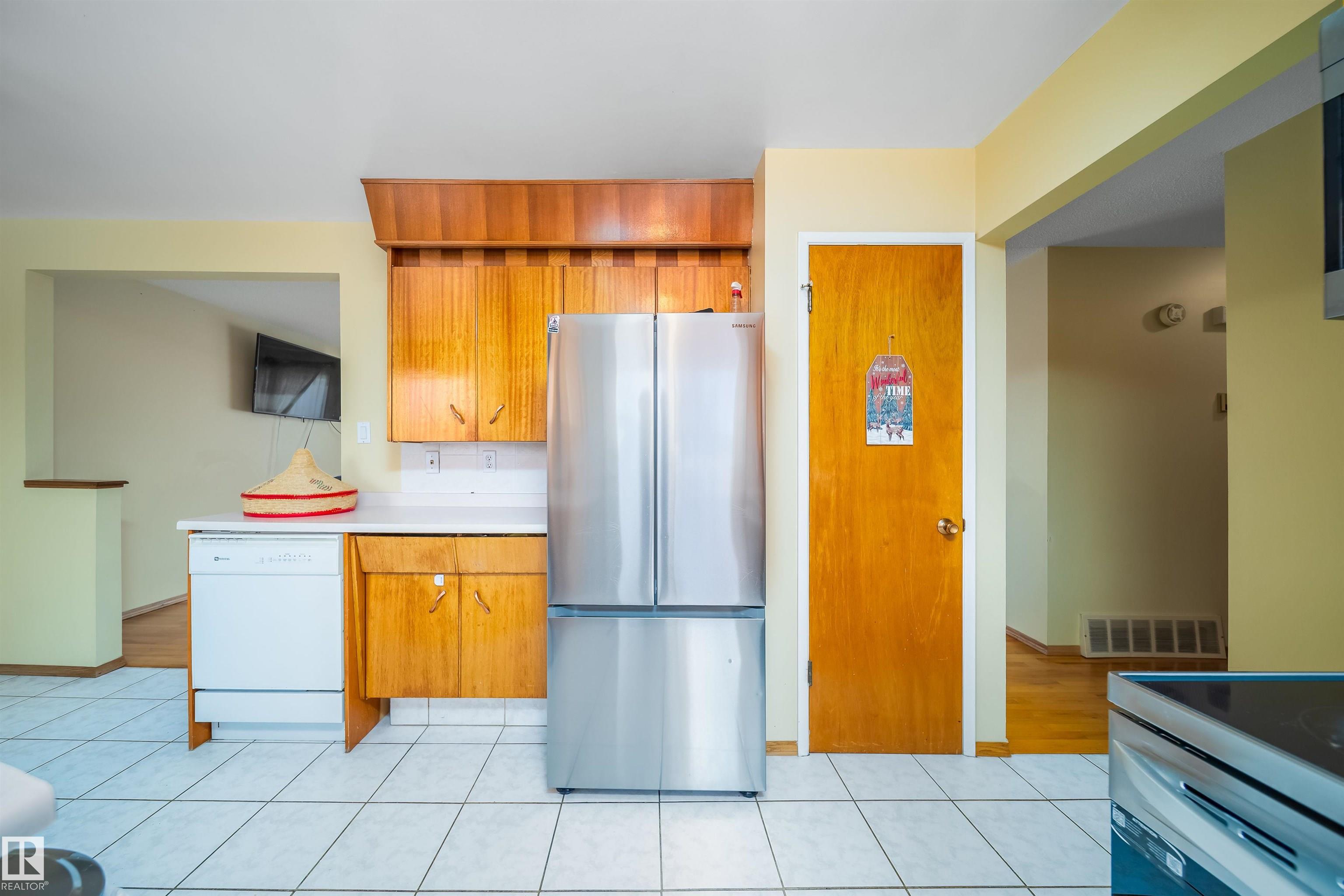 https://zimg.paragon.ice.com/ParagonImages/Property/PM/RAE/225400291/19/0/0/b61bf1867b10bcd5516713078fdbbb97/1/dfe8eaf136c72a1e229fb5b6f2e2c06b/225400291-88eda140-82ca-4938-ba06-bd8f6e7401de.JPG