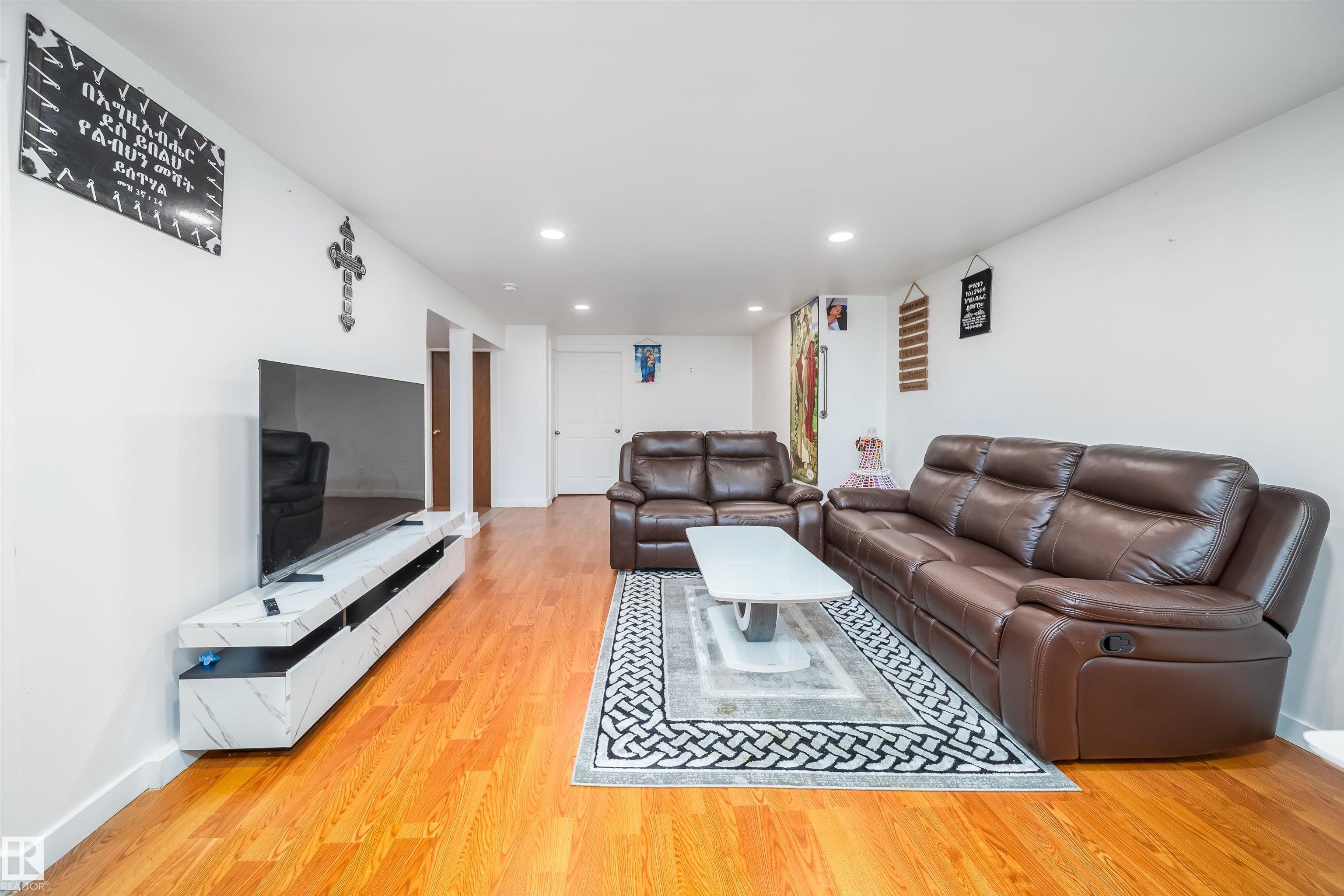https://zimg.paragon.ice.com/ParagonImages/Property/PM/RAE/225400291/31/0/0/00de1f1cf2532bcfd57e5c4ae43eb511/1/dfe8eaf136c72a1e229fb5b6f2e2c06b/225400291-b4b3b070-697e-462e-a4fd-8b121a87c79b.JPG