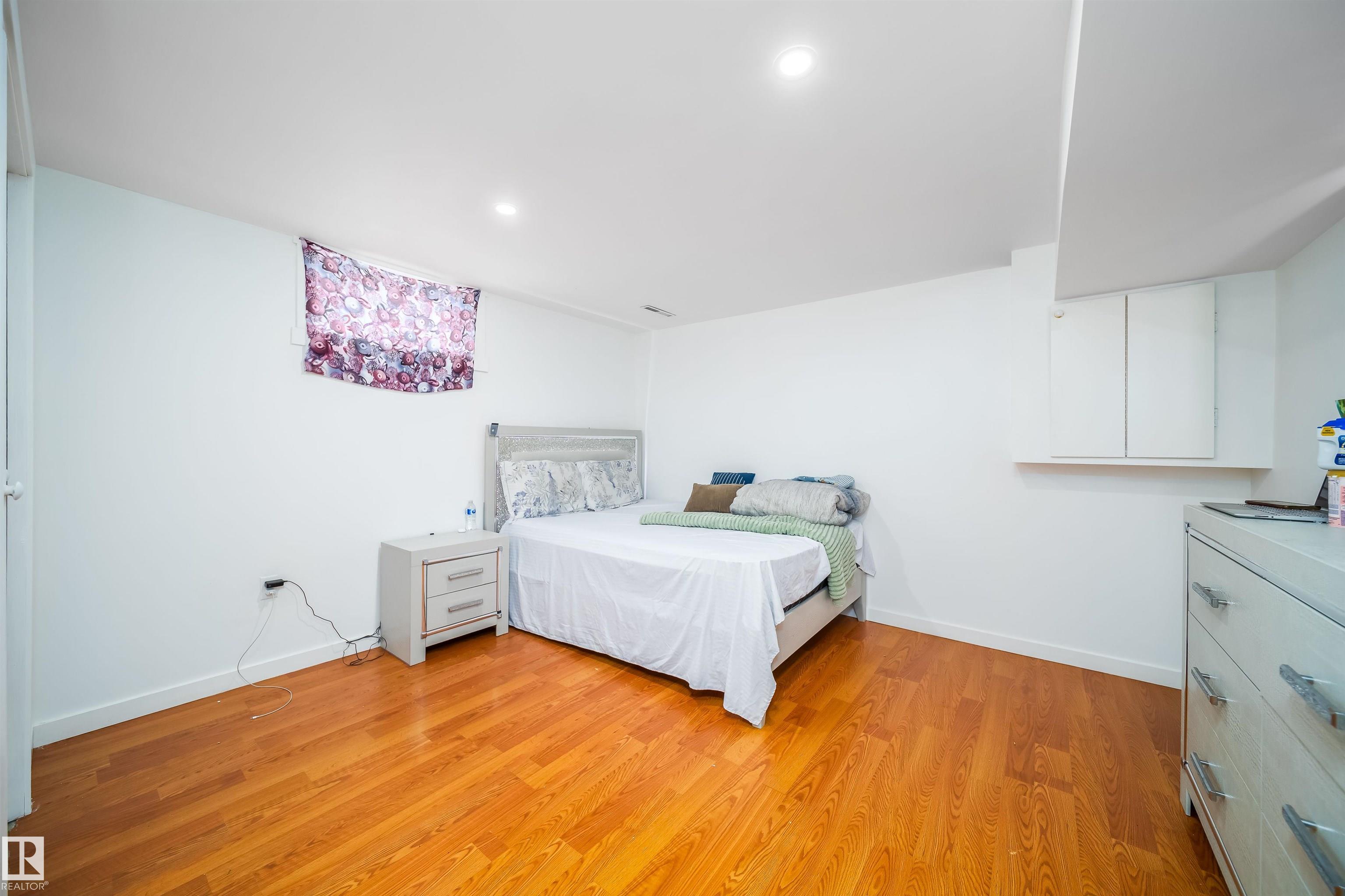 https://zimg.paragon.ice.com/ParagonImages/Property/PM/RAE/225400291/36/0/0/d3a4f79c738f76a3ed62fc32d8af39eb/1/dfe8eaf136c72a1e229fb5b6f2e2c06b/225400291-f6266be7-555f-43e2-90dc-a4cb0303ae58.JPG